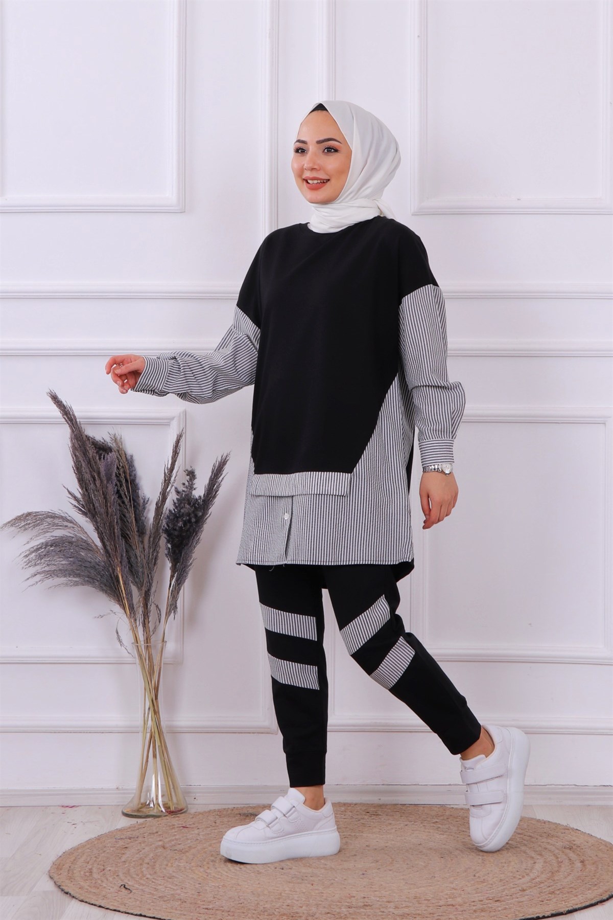 KOLU VE PANTOLONU ÇİZGİ DETAYLI TAKIM SİYAH