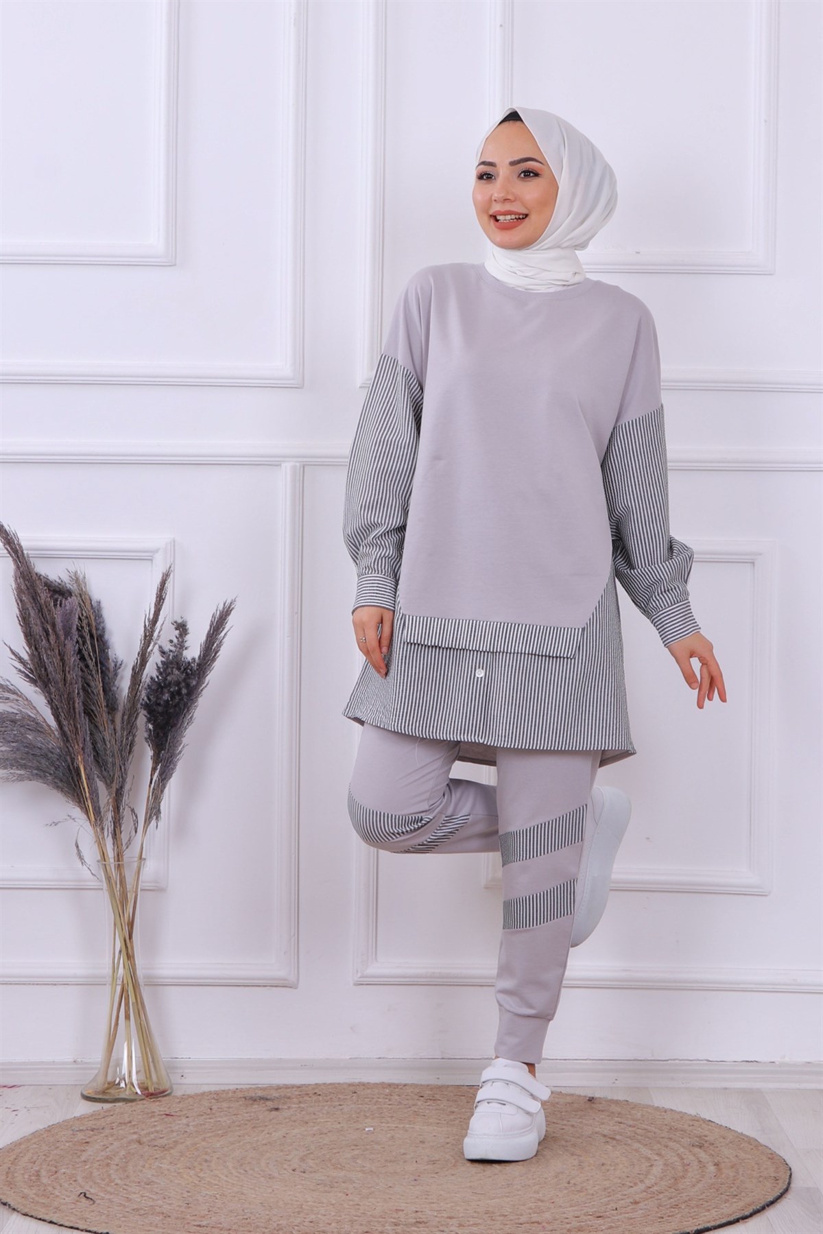 KOLU VE PANTOLONU ÇİZGİ DETAYLI TAKIM GRİ