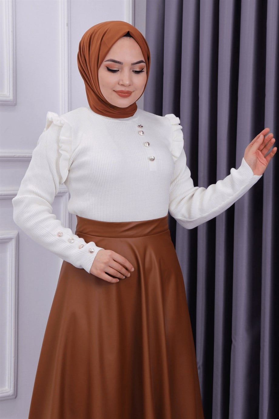 Omuzu fırfır detaylı kazak