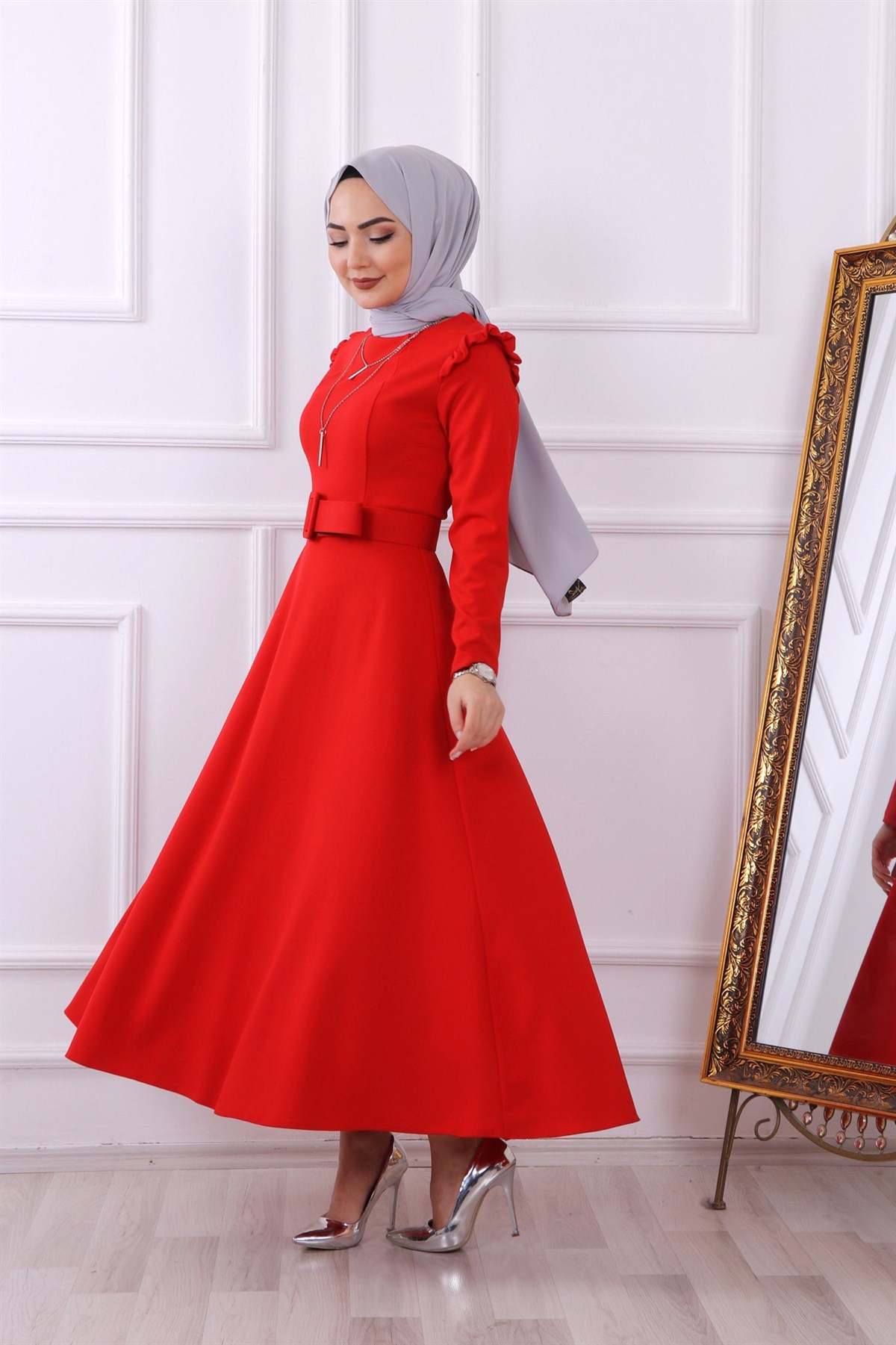 omuzu fırfırlı kemerli elbise kırmızı