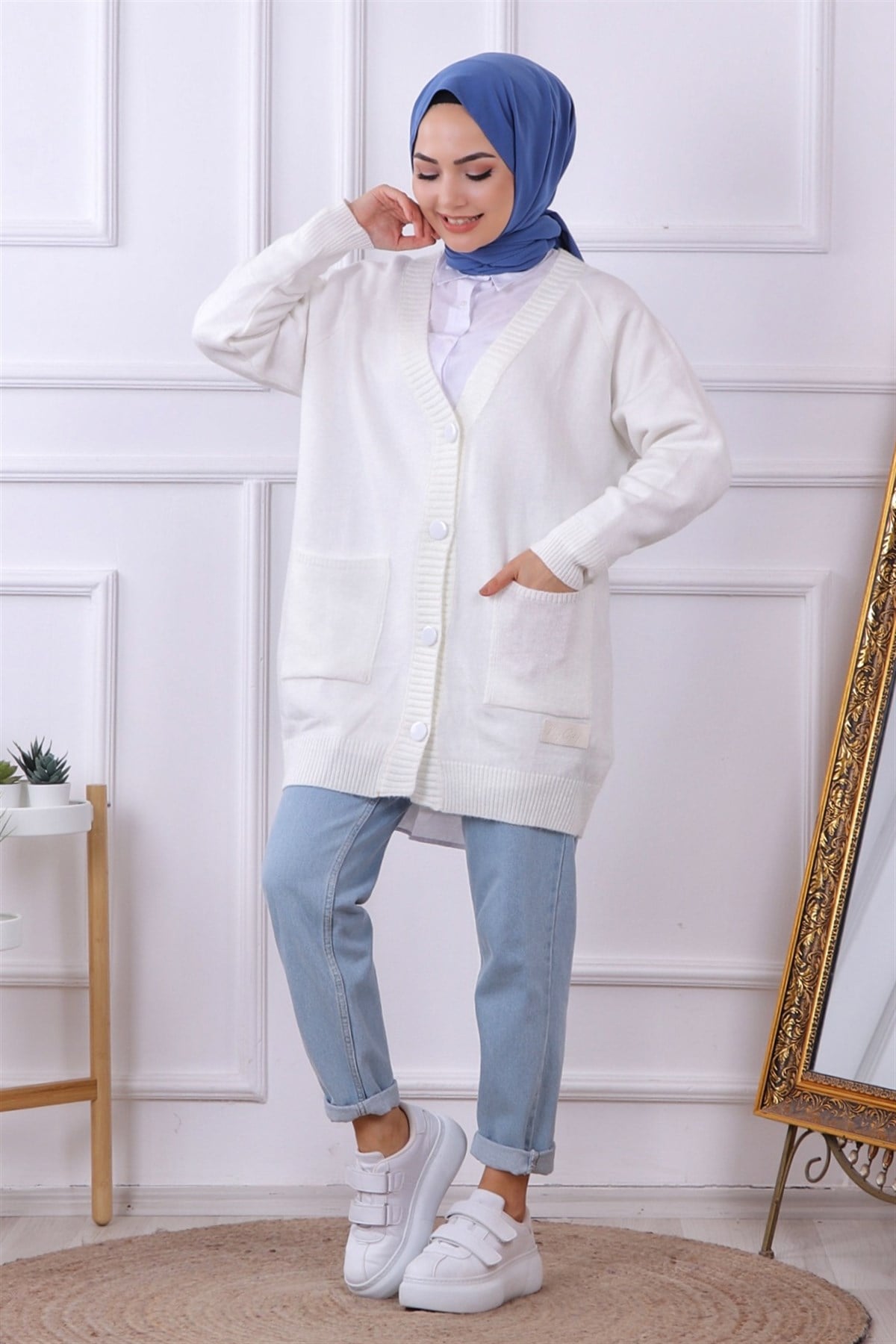 ÖNDEN DÜĞMELİ CEPLİ HIRKA KREM