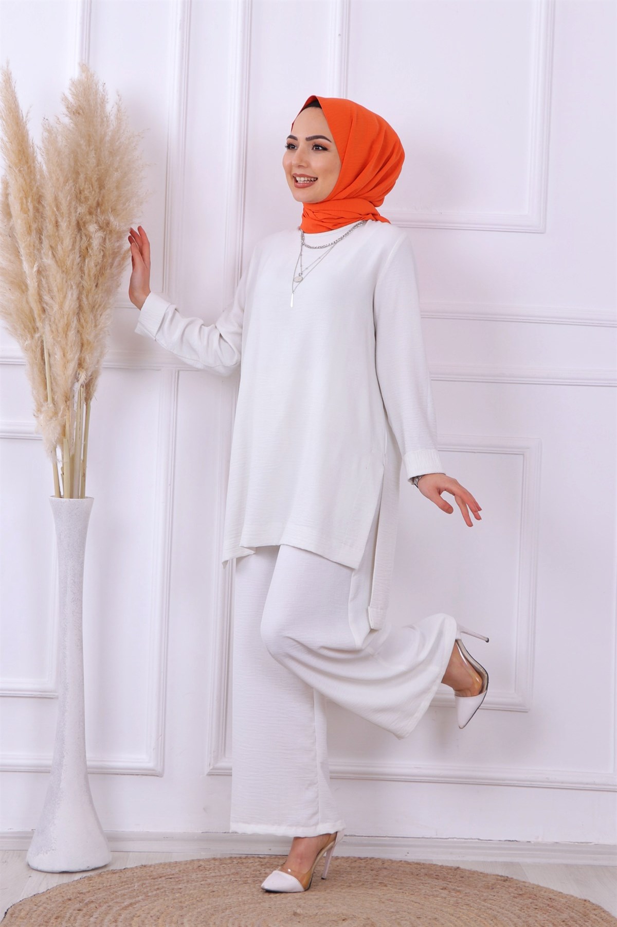 Önü kısa arkası uzun takım beyaz