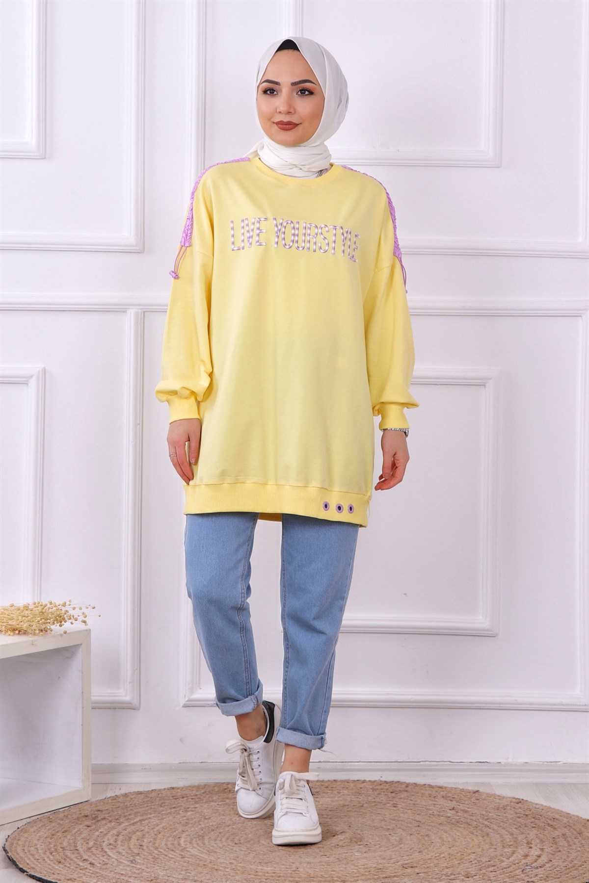 Önü live yourstyle yazılı sweat sarı