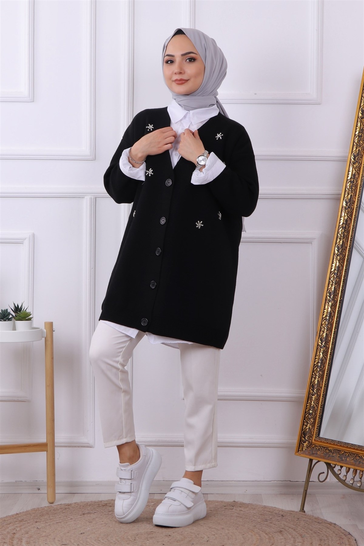 ÖNÜ TAŞ DETAYLI HIRKA SİYAH