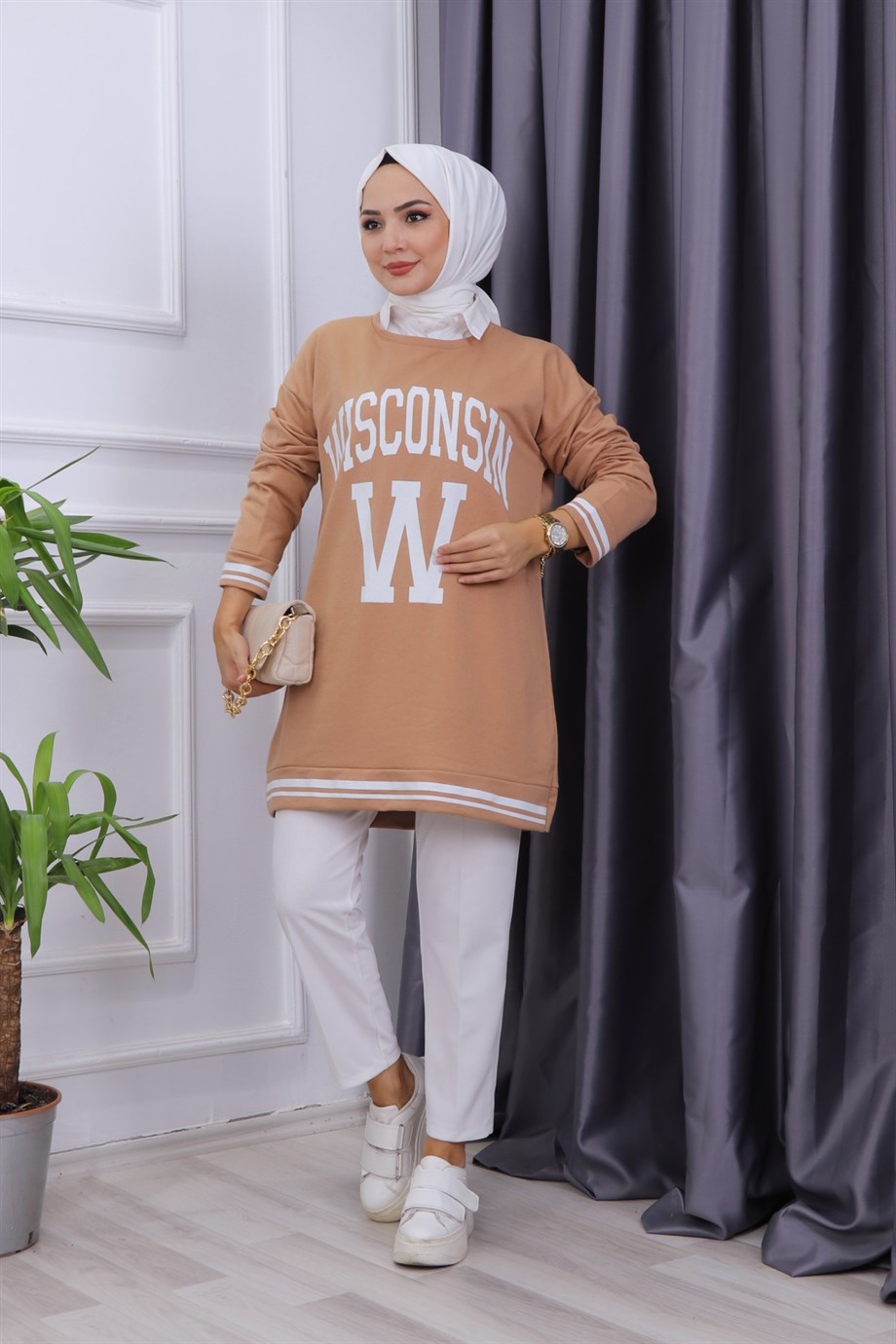 ÖNÜ WISCONSIN YAZILI SWEAT CAMEL