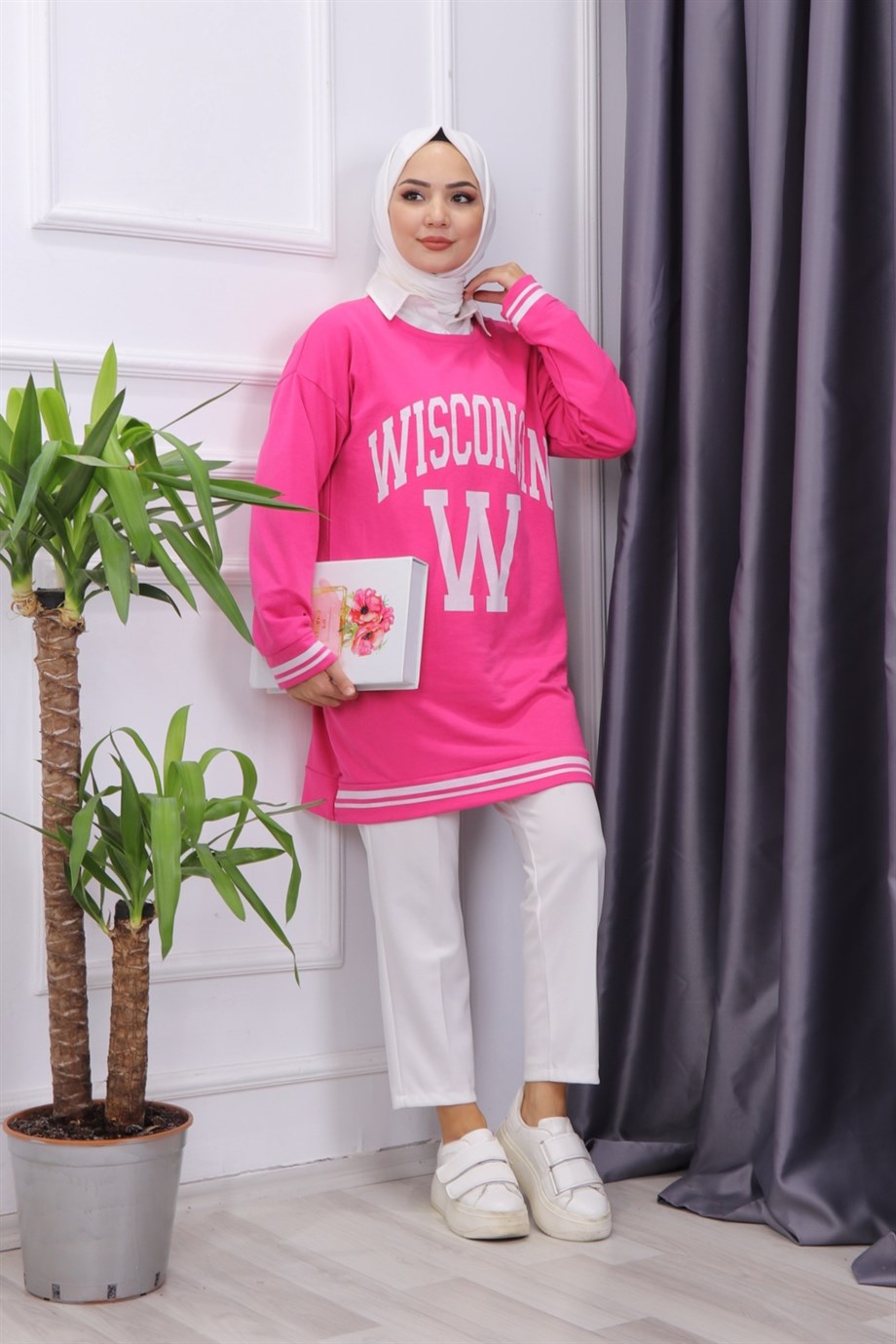 ÖNÜ WISCONSIN YAZILI SWEAT PEMBE