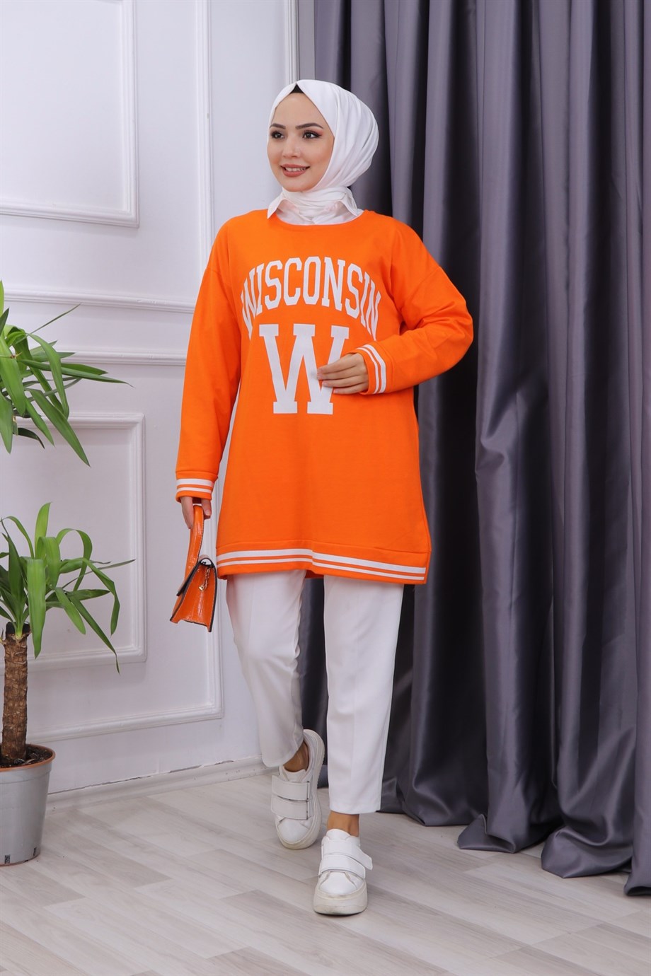 ÖNÜ WISCONSIN YAZILI SWEAT TURUNCU