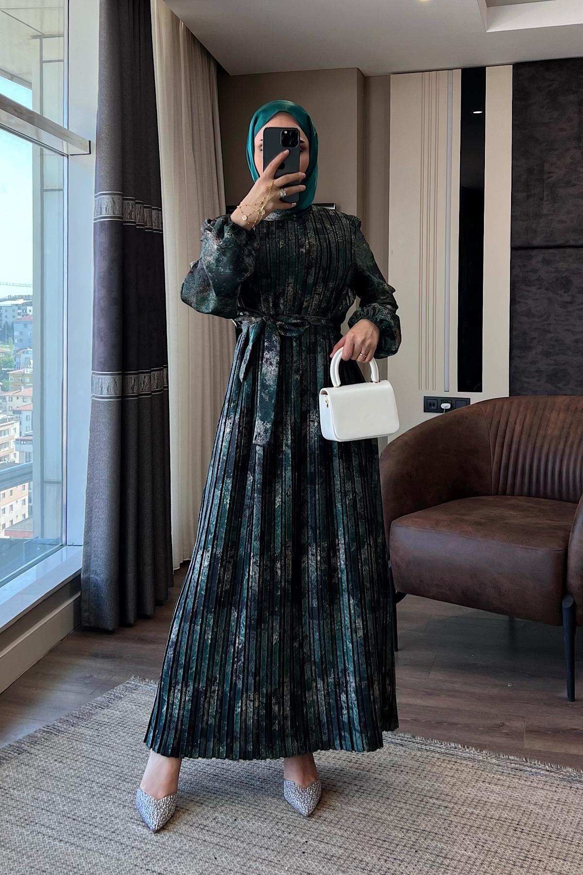 Pileli Desenli Saten Elbise Yeşil