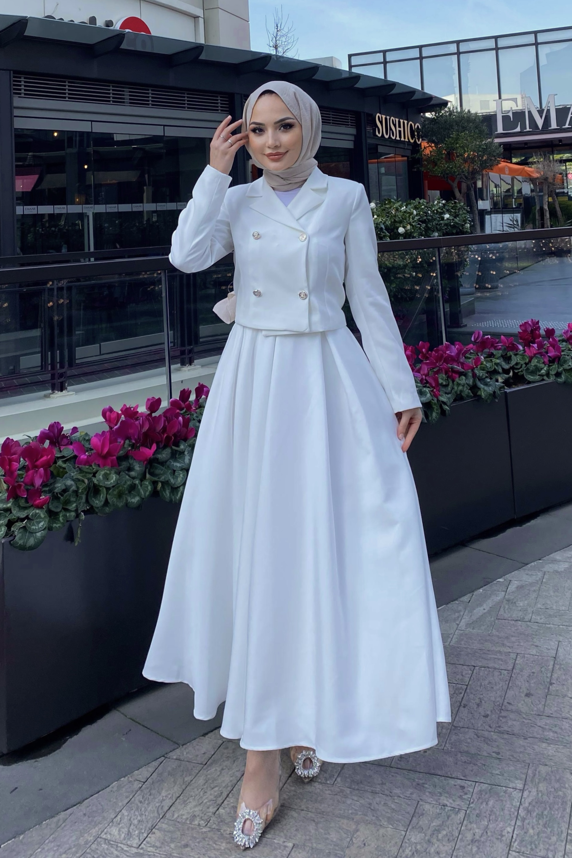 Pilikaşe etekli takım ekru