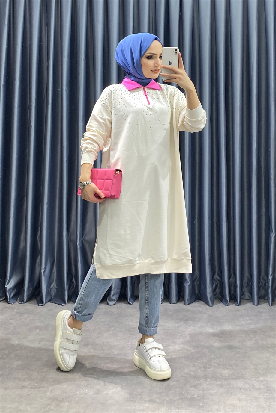 Polo yaka üzeri taşlı sweat krem-fuşya