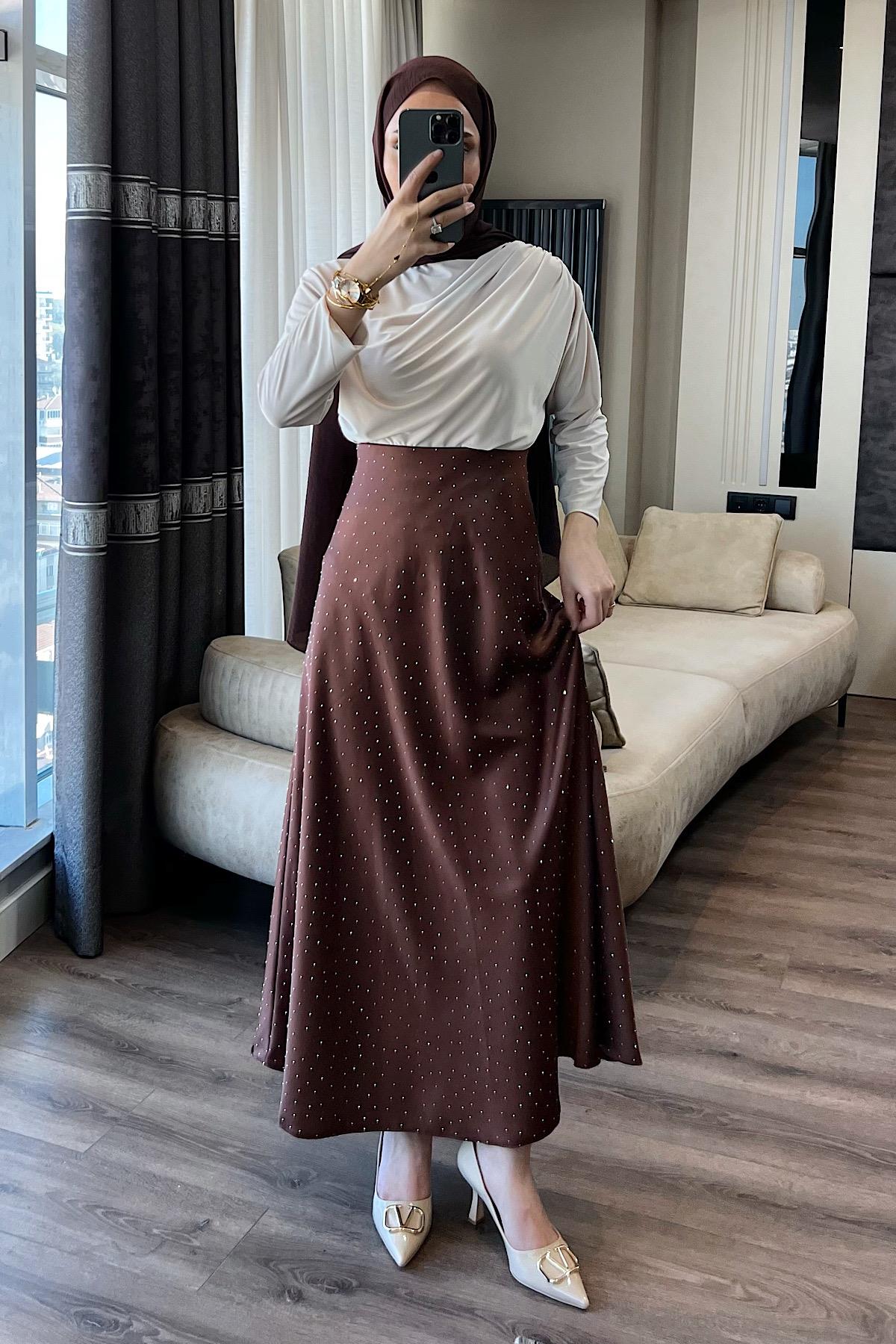 Üzeri taşlı Saten etek Kahverengi 