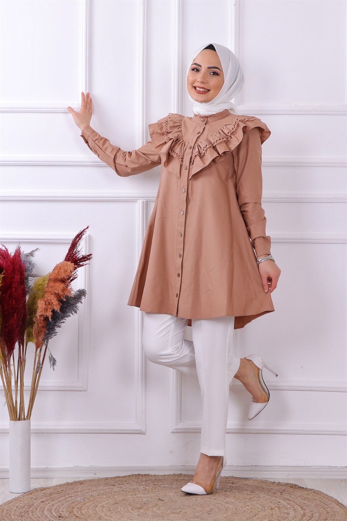 yakası dantelli tunik- camel