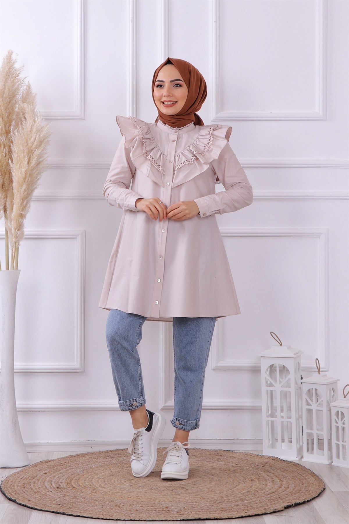 yakası dantelli tunik- taş