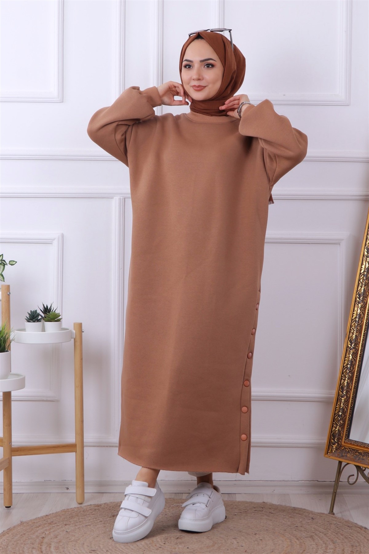 YANI ÇITÇITLI ELBİSE 