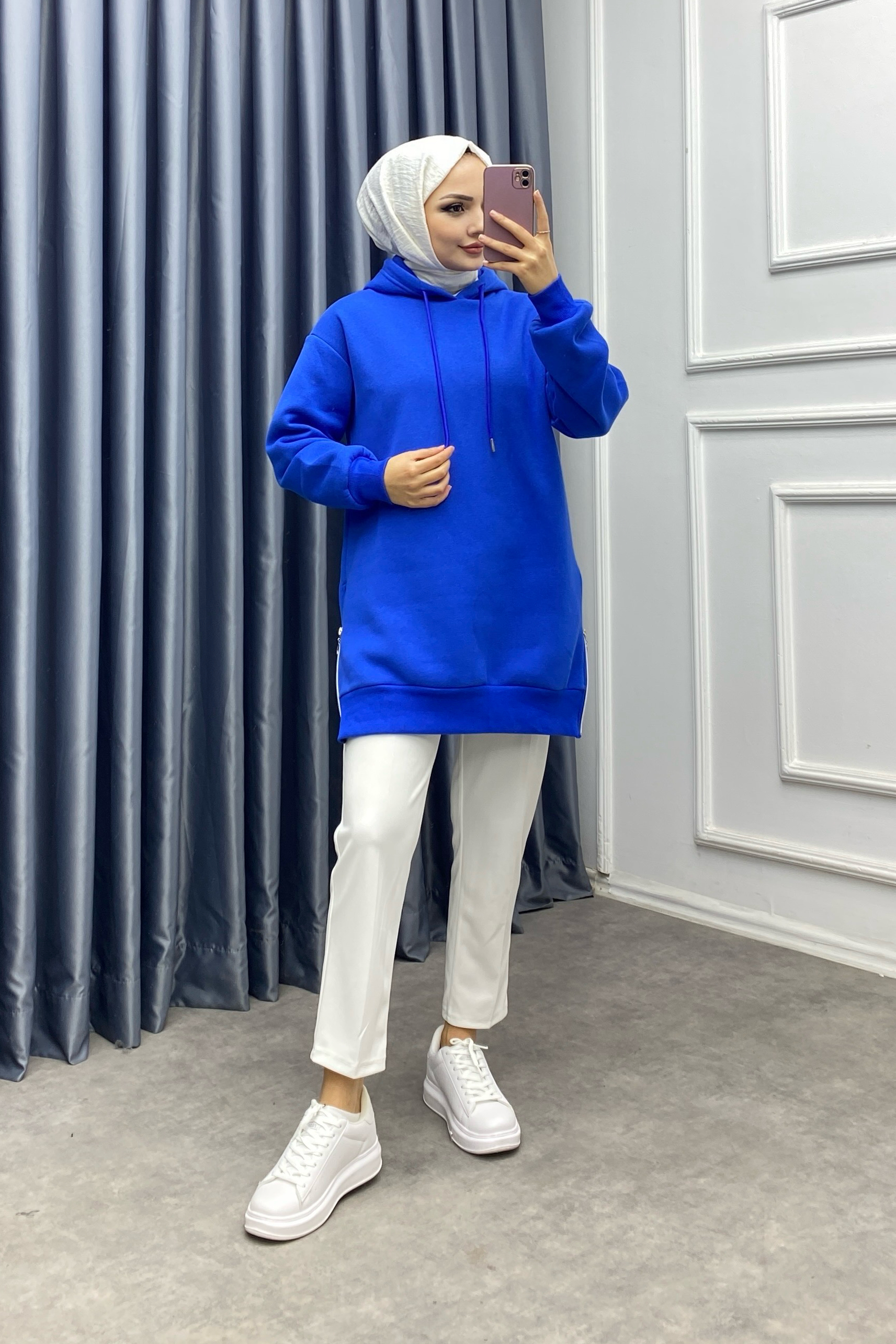 Yanları fermuarlı detaylı üç iplik sweat mavi