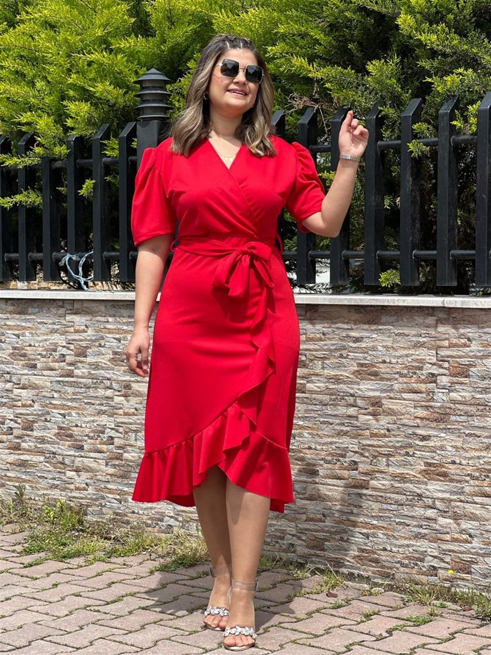 Kruvaze fırfır detaylı kuşaklı elbise Kırmızı