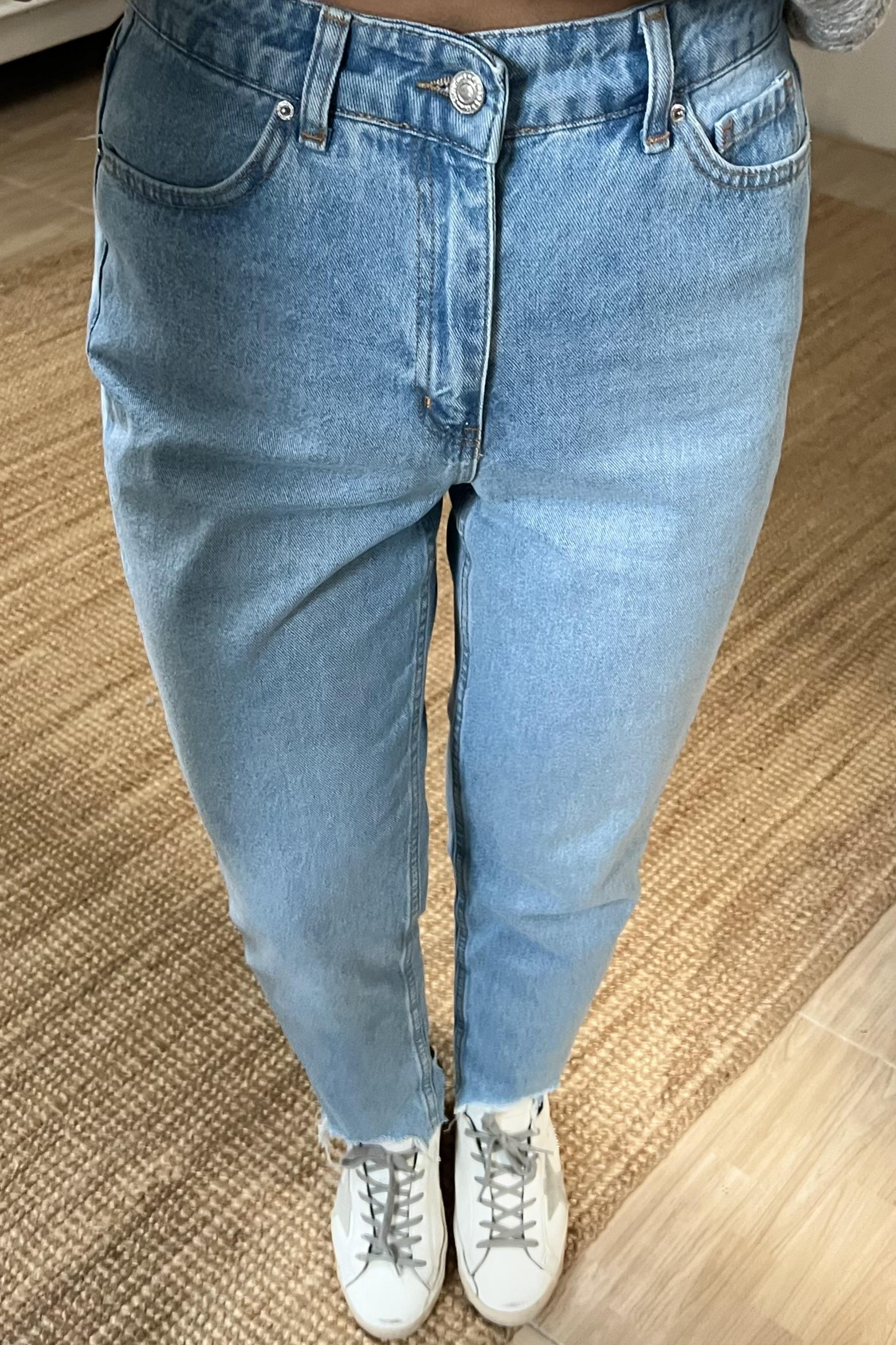 Açık Mavi Paça Detaylı Mom Jean uygun fiyatlarda www.butikhola.com adresinde