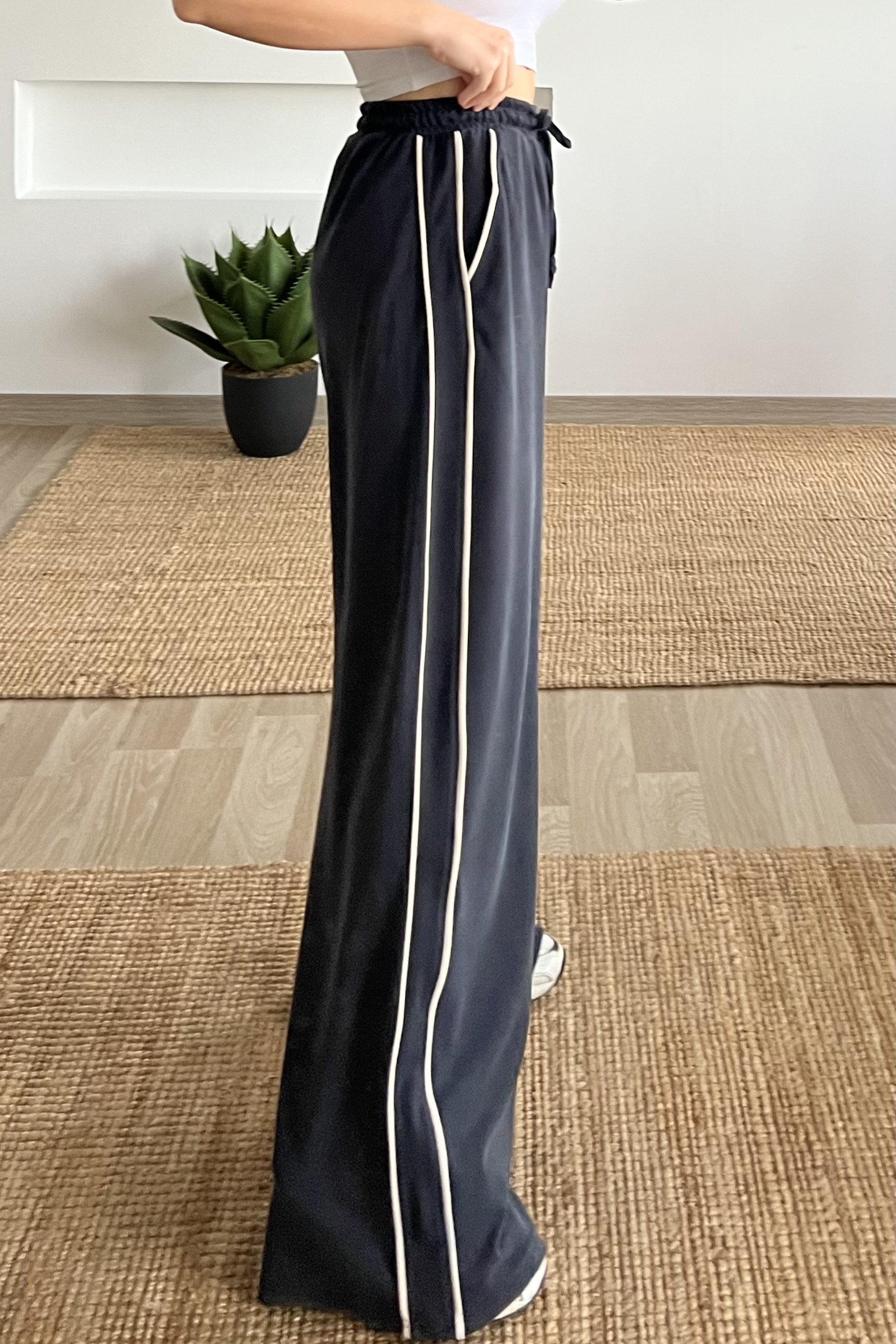 Antrasit Oys Şerit Detaylı Rahat Modal Pantolon uygun fiyatlarda www.butikhola.com adresinde