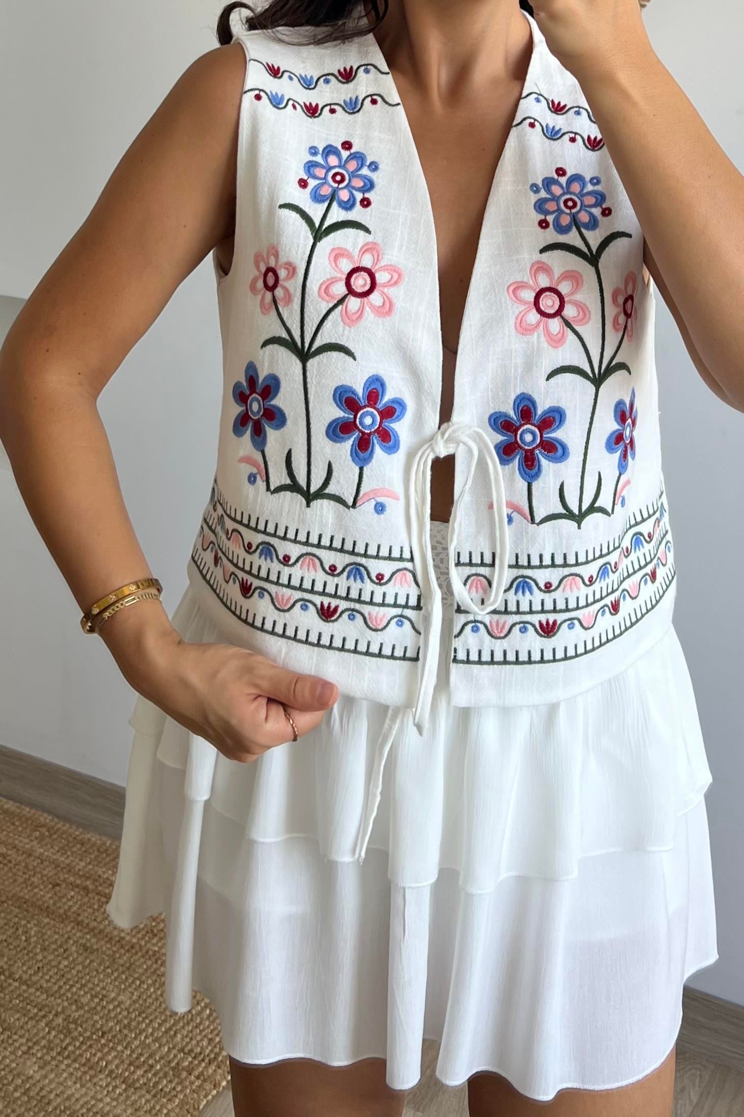 Bağlama Detaylı Nakışlı Yelek uygun fiyatlarda www.butikhola.com adresinde