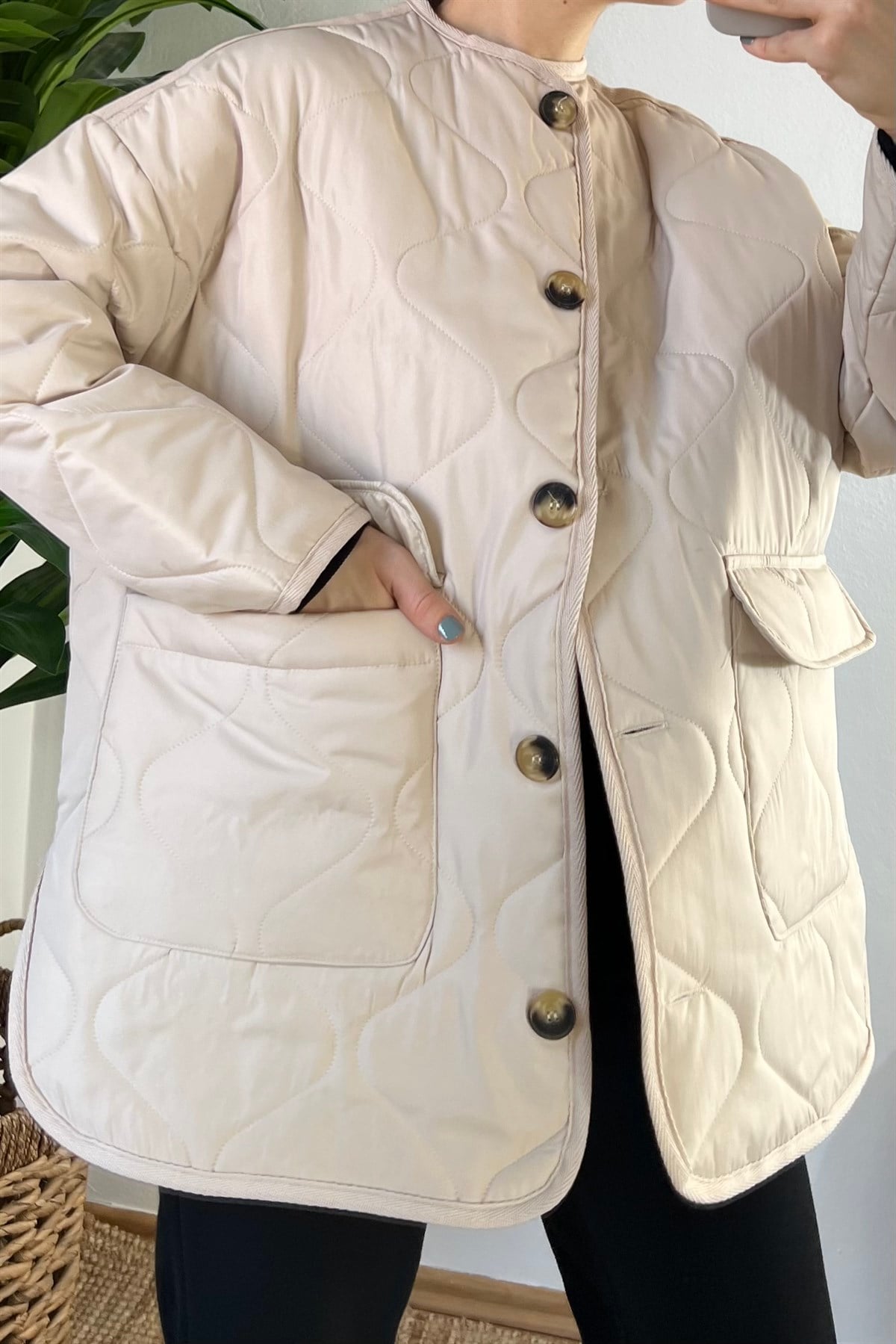 Bej Kapak Cepli Kapitone Mont uygun fiyatlarda www.butikhola.com adresinde