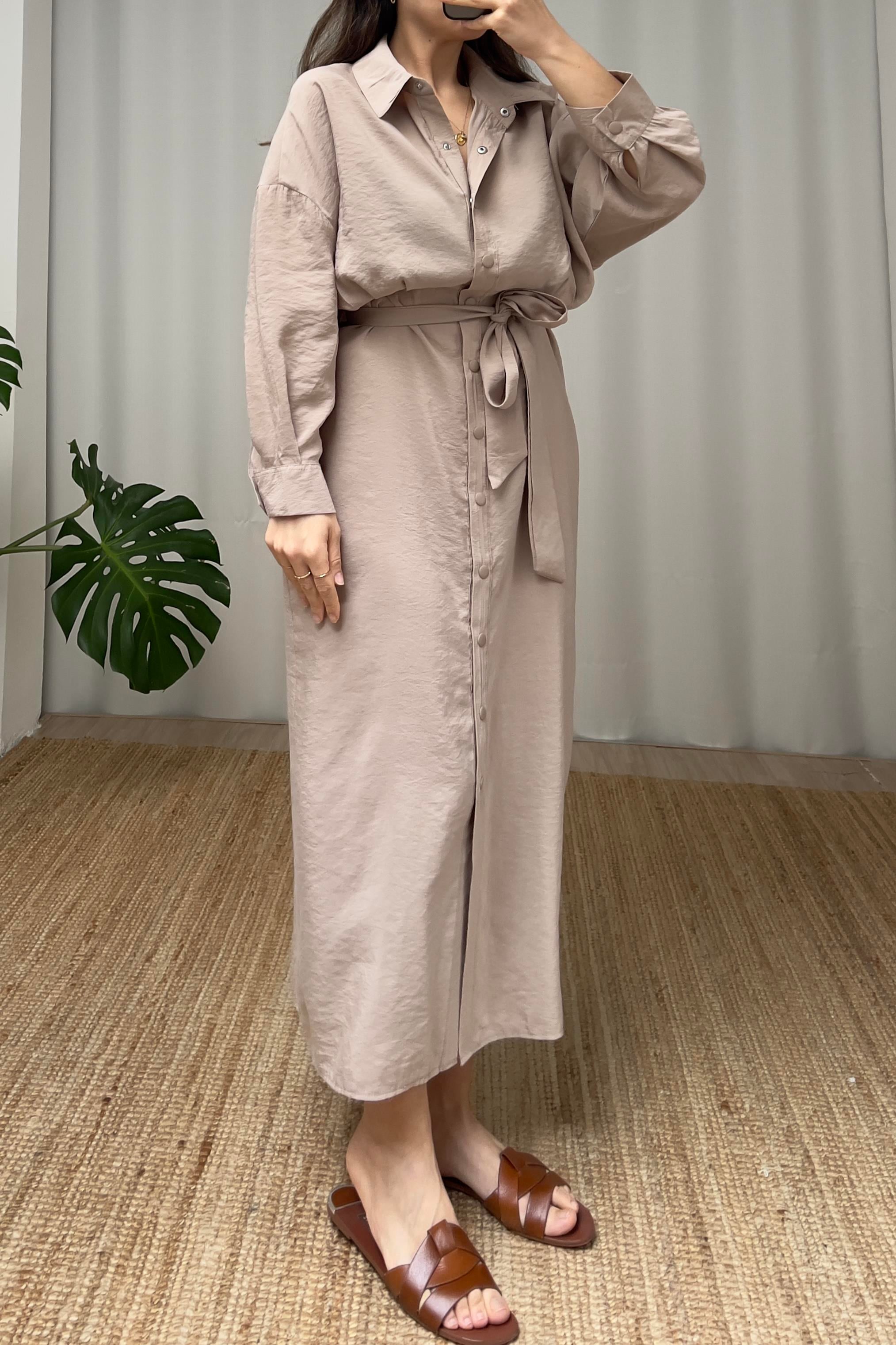 Bej Kuşaklı Tensel Elbise uygun fiyatlarda www.butikhola.com adresinde