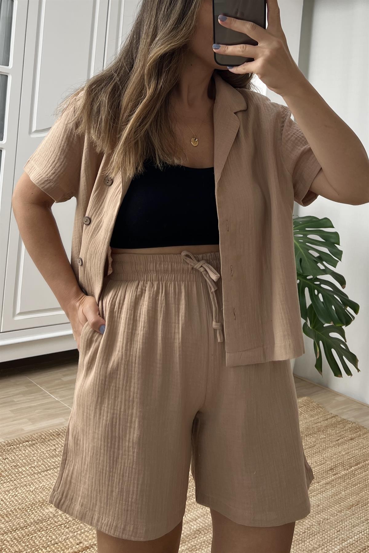Bej Müslin Şehir Boy Şort Gömlek Takım uygun fiyatlarda www.butikhola.com adresinde
