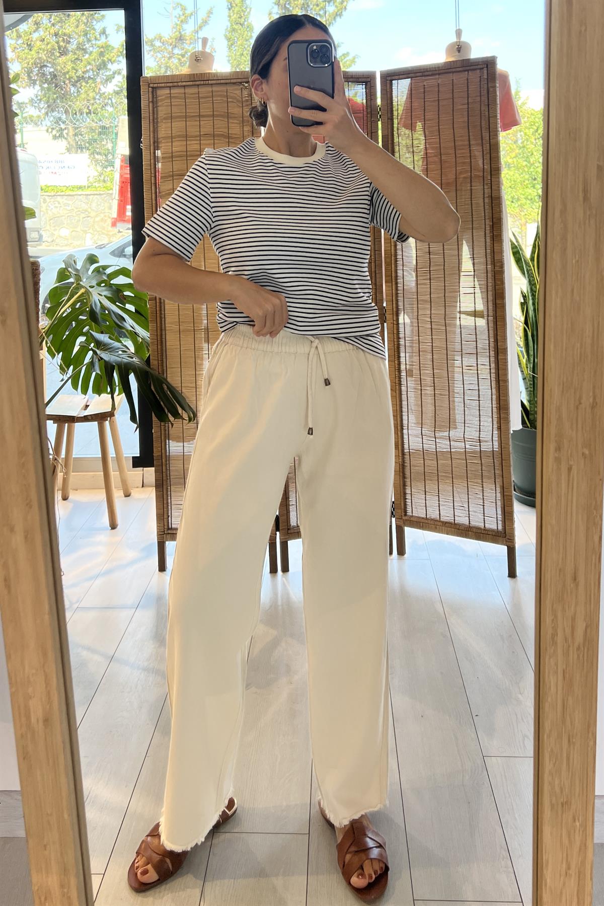 Bej Paçası Püskül Detaylı Rahat Pantolon uygun fiyatlarda www.butikhola.com adresinde