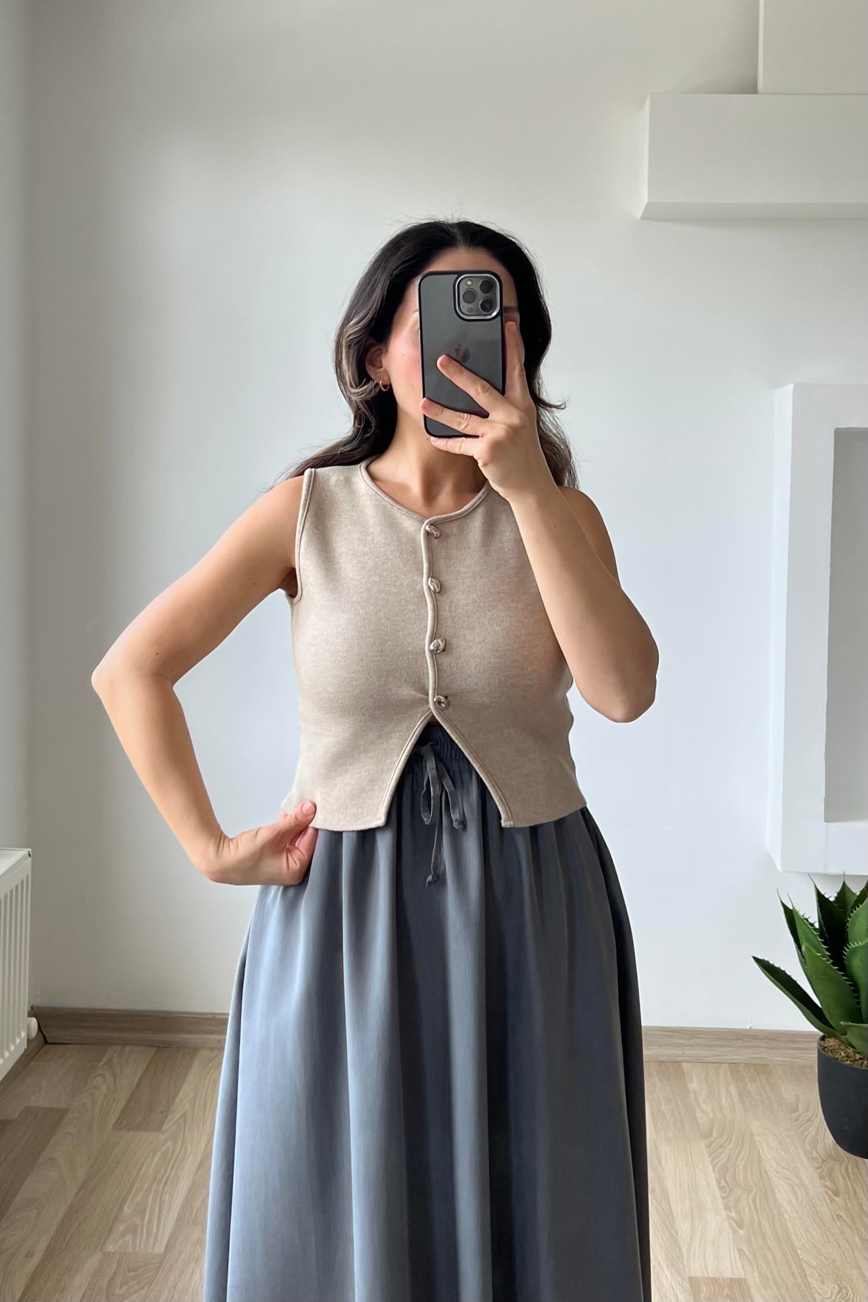 Bej Taş Düğmeli Yumuşak Dokulu Yelek uygun fiyatlarda www.butikhola.com adresinde