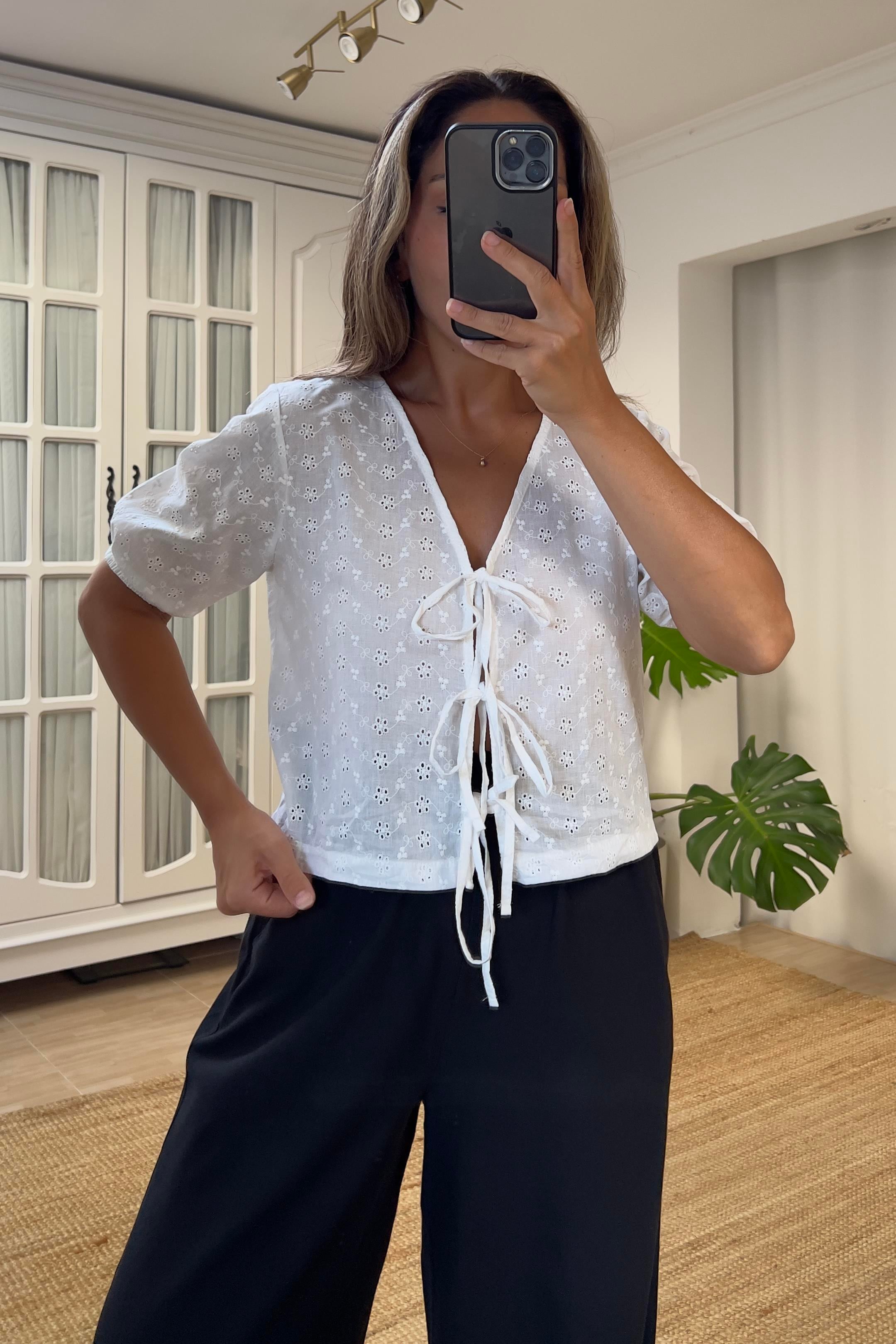 Beyaz Bağlama Detaylı Fisto Gömlek  uygun fiyatlarda www.butikhola.com adresinde