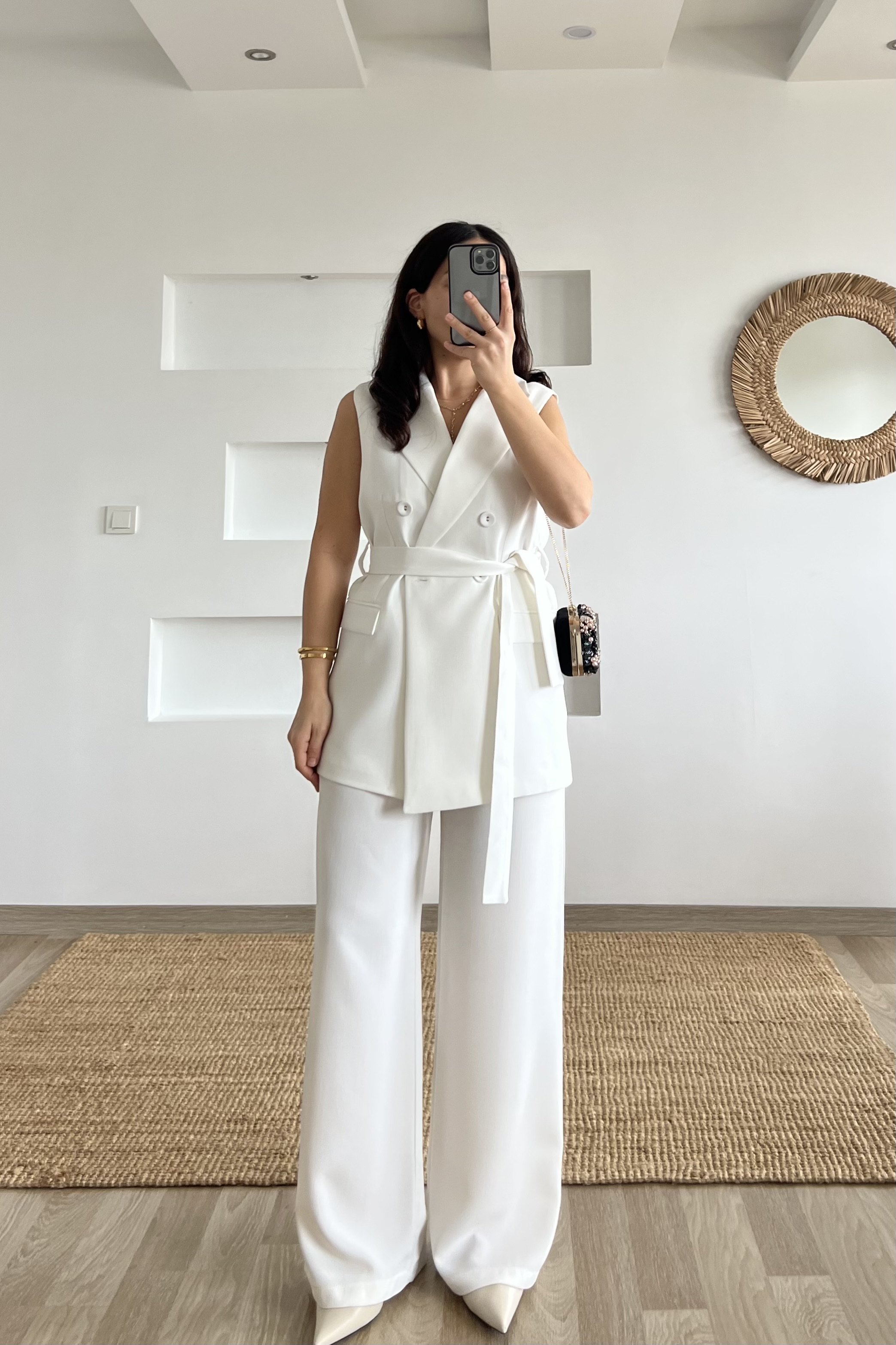 Beyaz Belden Kuşaklı Yelek Pantolon Takım uygun fiyatlarda www.butikhola.com adresinde
