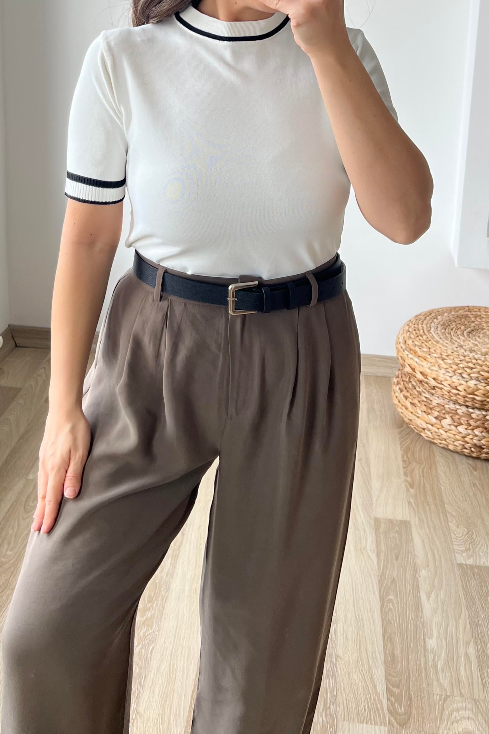 Beyaz Biye Detaylı Triko Bluz  uygun fiyatlarda www.butikhola.com adresinde