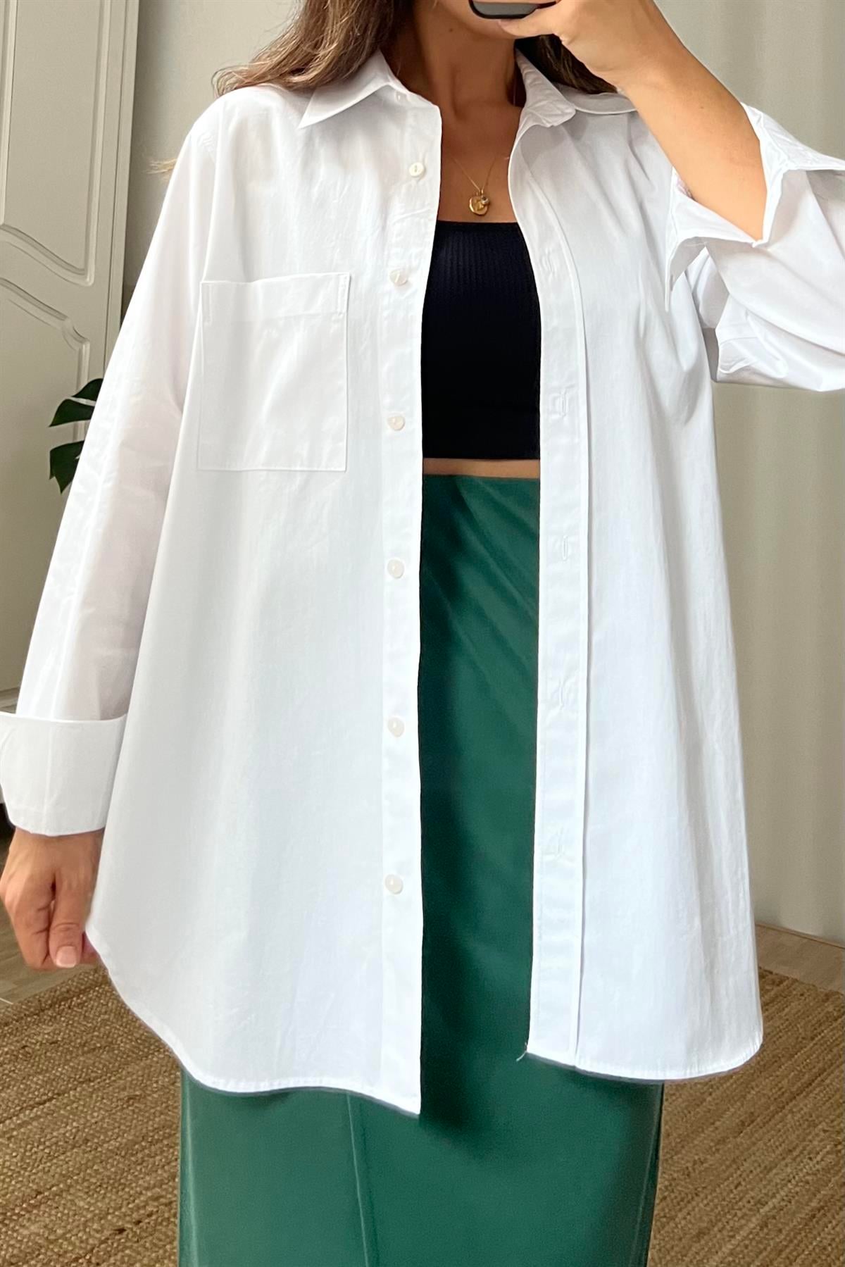 Beyaz Cepli Oversize Poplin Gömlek uygun fiyatlarda www.butikhola.com adresinde