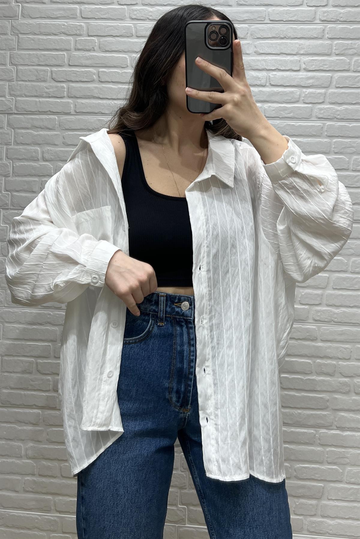 Beyaz Çizgili Dökümlü Gömlek uygun fiyatlarda www.butikhola.com adresinde