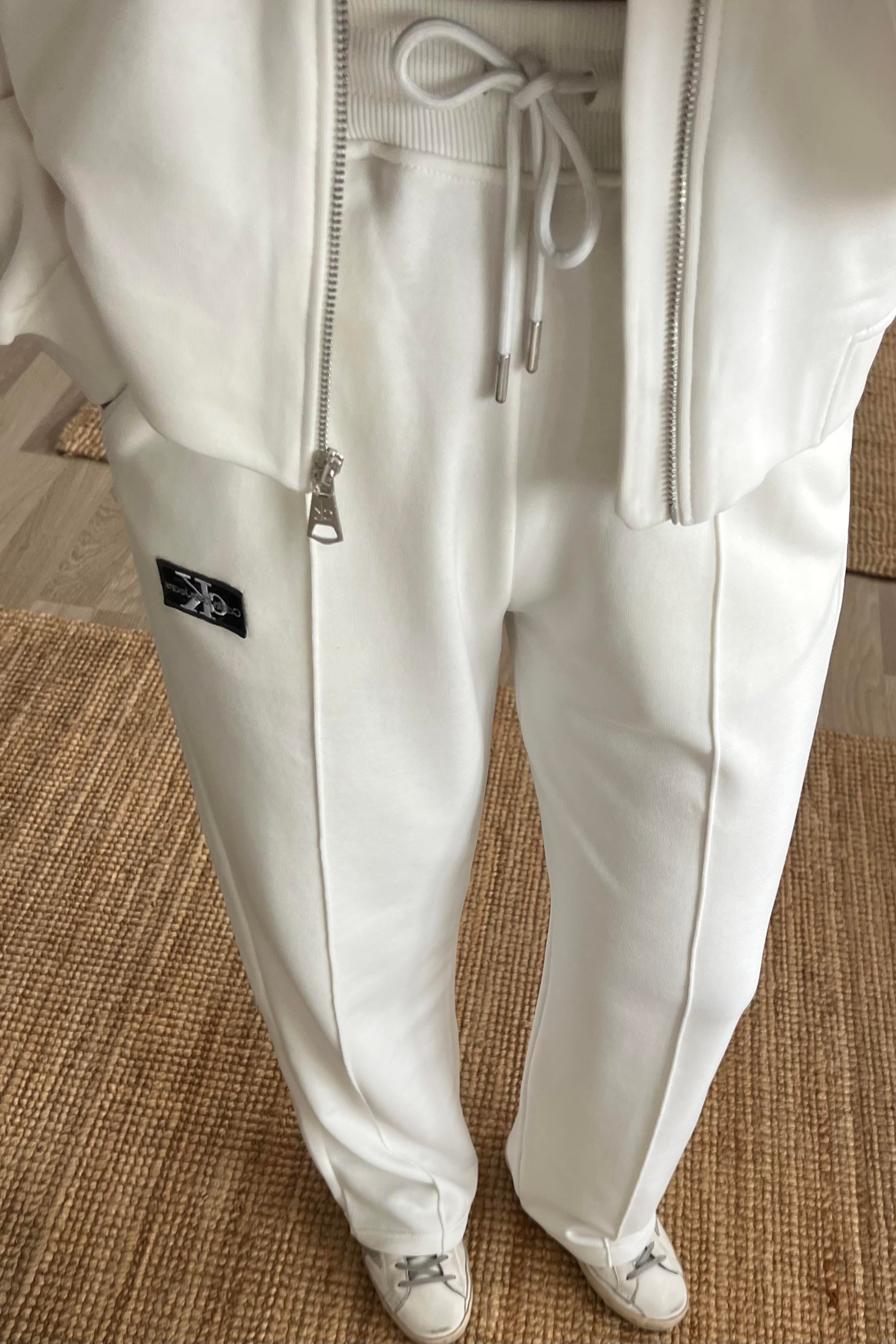 Beyaz Düz Kesim Eşofman Altı uygun fiyatlarda www.butikhola.com adresinde