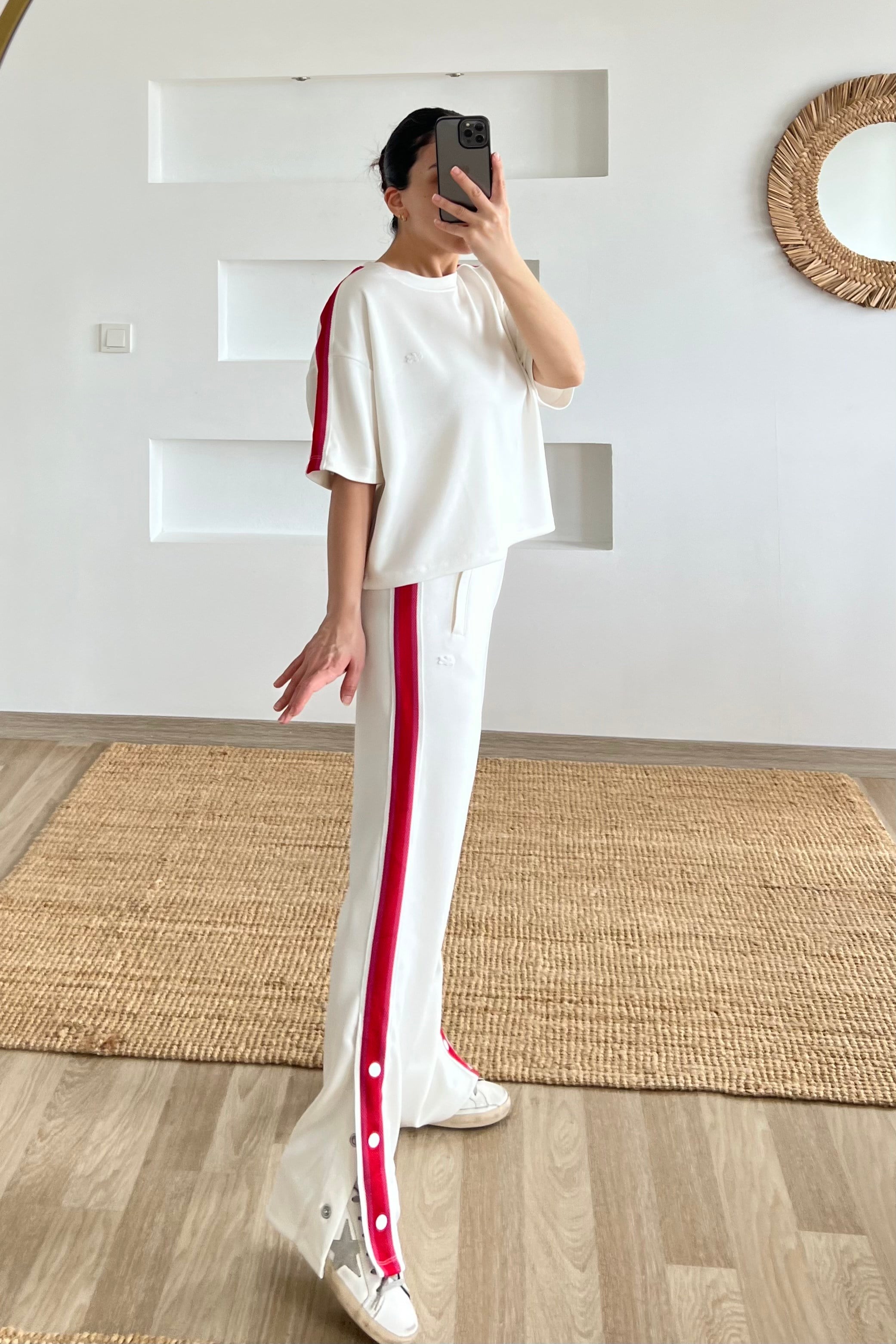 Beyaz File Şeritli Premium Modal Takım uygun fiyatlarda www.butikhola.com adresinde