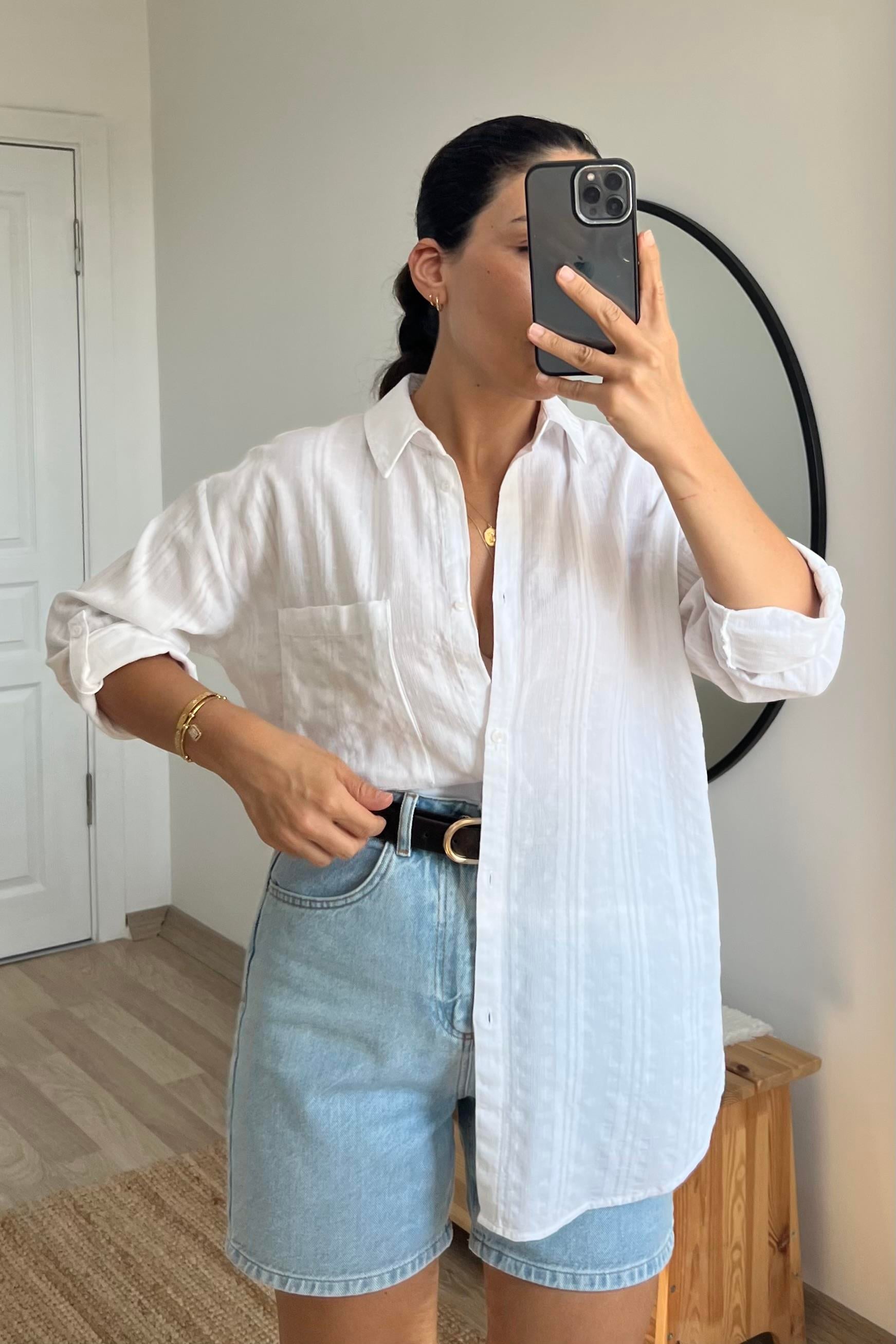 Beyaz Kendinden Desenli Oversize Organik Pamuk Gömlek uygun fiyatlarda www.butikhola.com adresinde