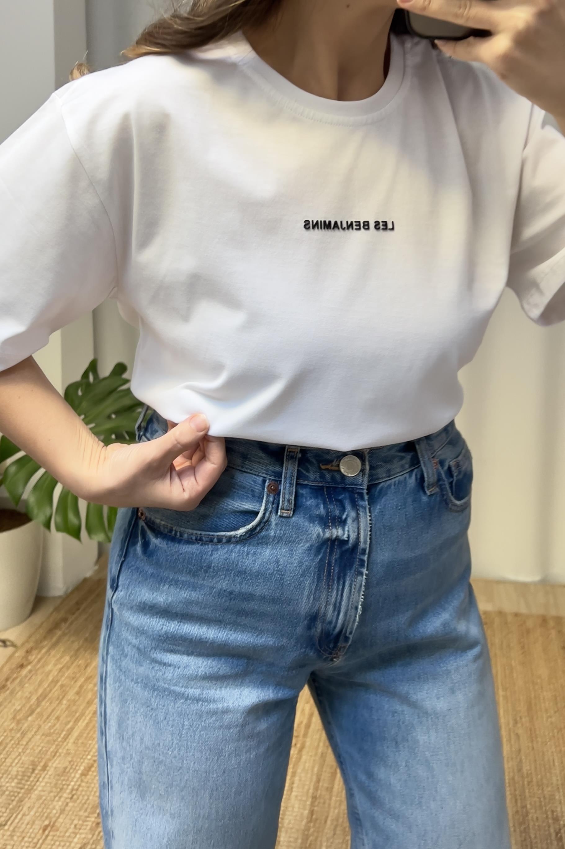 Beyaz LB Kabartmalı Tshirt uygun fiyatlarda www.butikhola.com adresinde