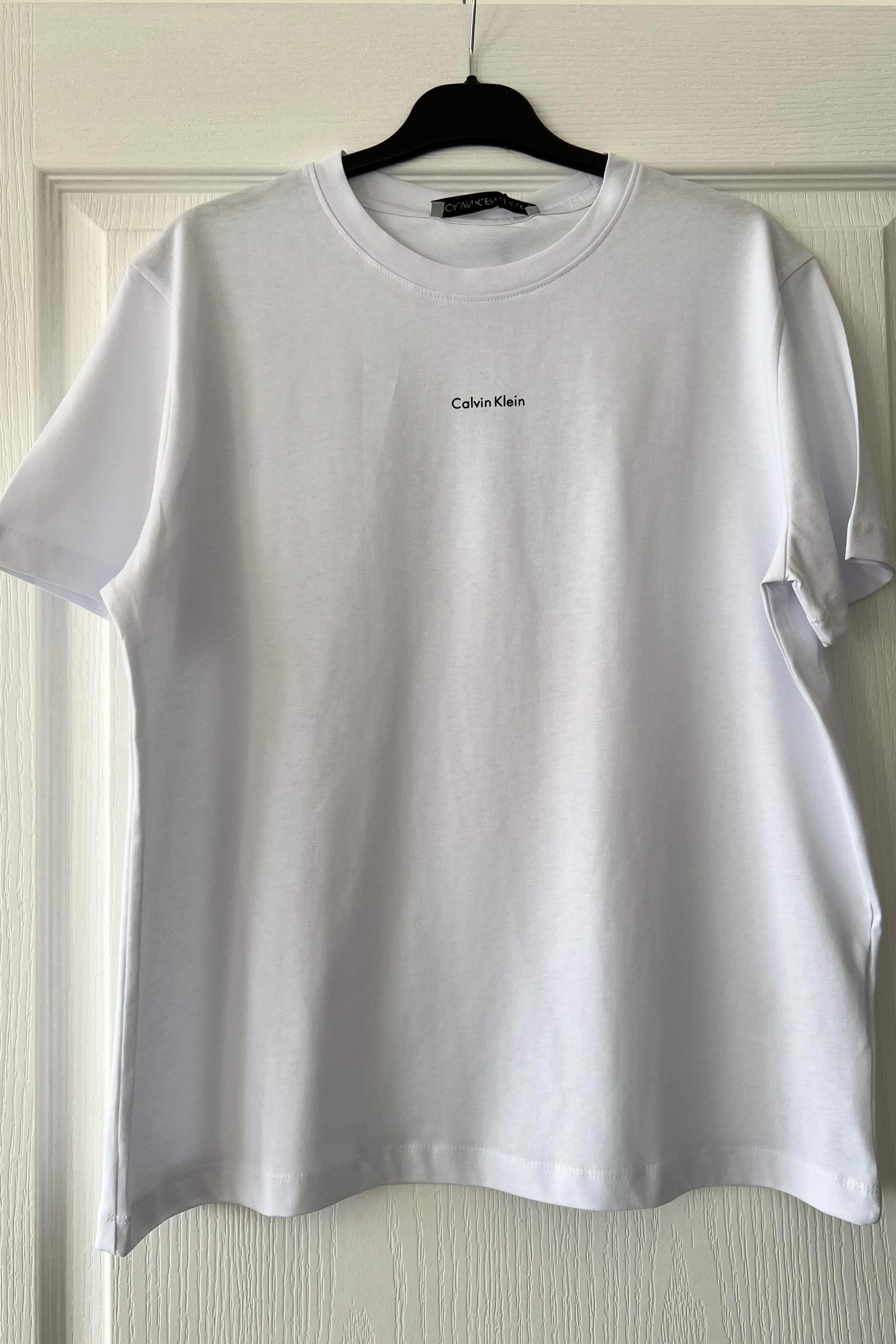 Beyaz Mini Yazı Logolu Tshirt uygun fiyatlarda www.butikhola.com adresinde