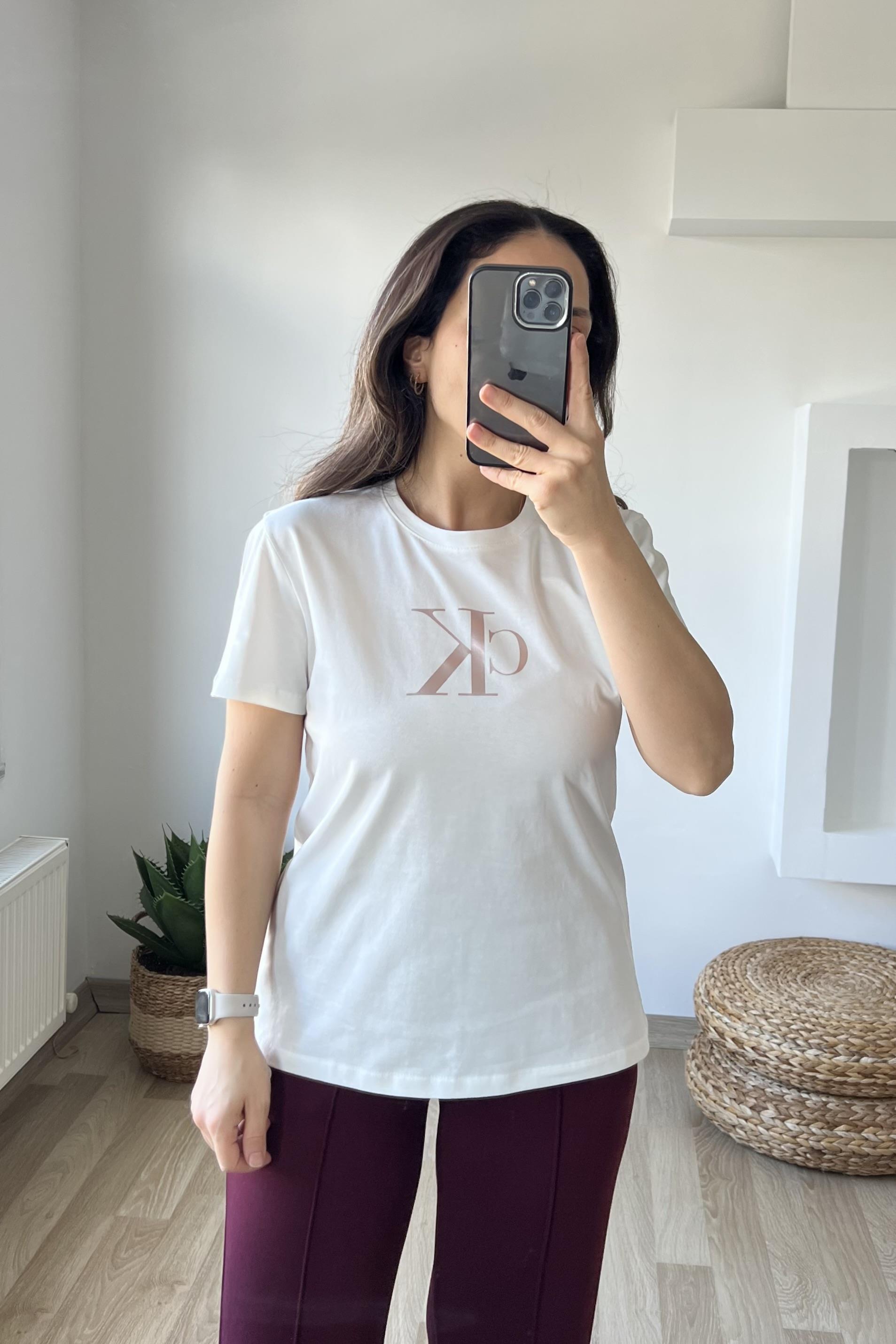 Beyaz Rose Baskılı Tshirt uygun fiyatlarda www.butikhola.com adresinde