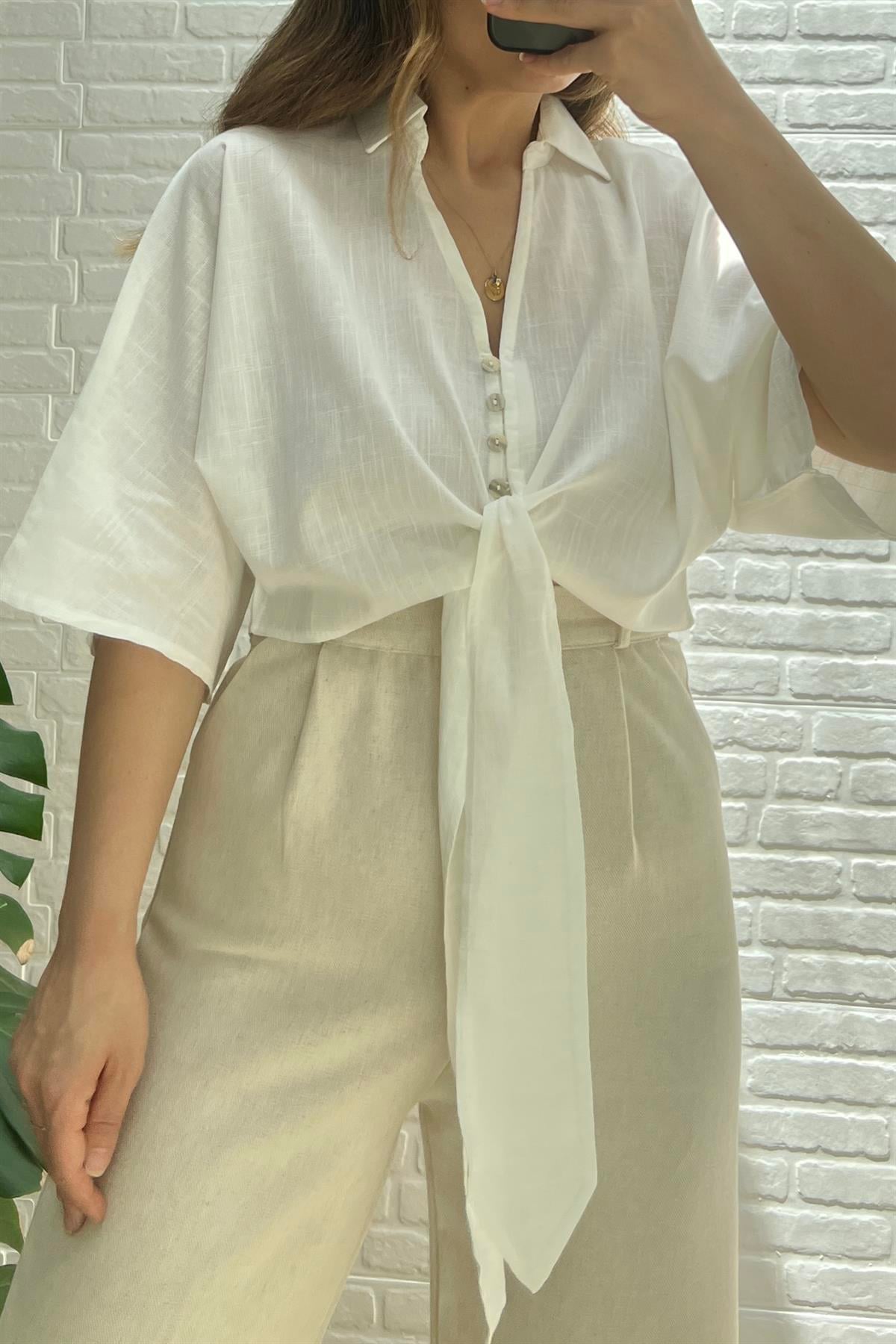 Beyaz Sedef Düğmeli Bağlama Detaylı Bluz uygun fiyatlarda www.butikhola.com adresinde