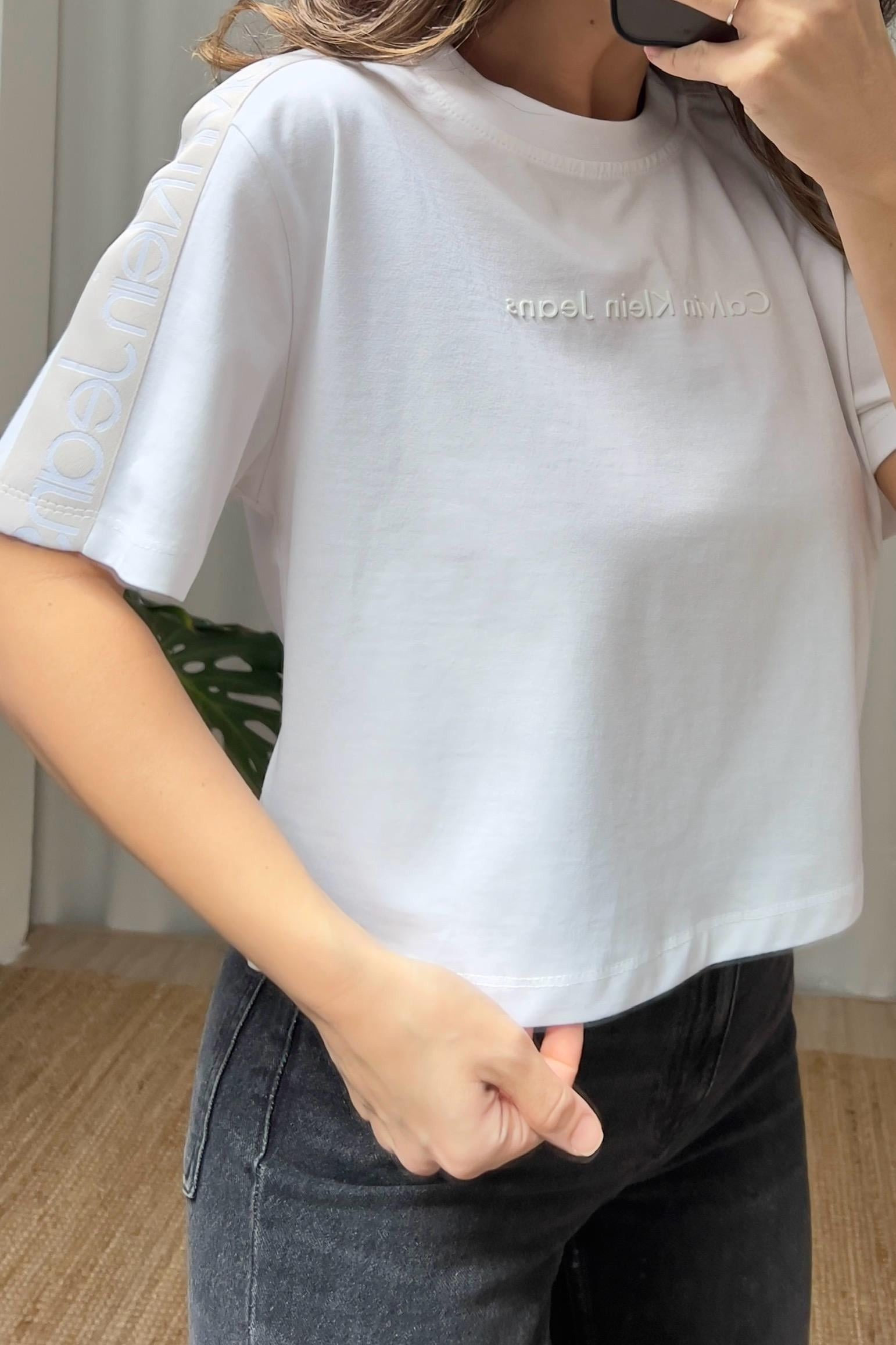 Beyaz Şerit Detaylı Tshirt uygun fiyatlarda www.butikhola.com adresinde