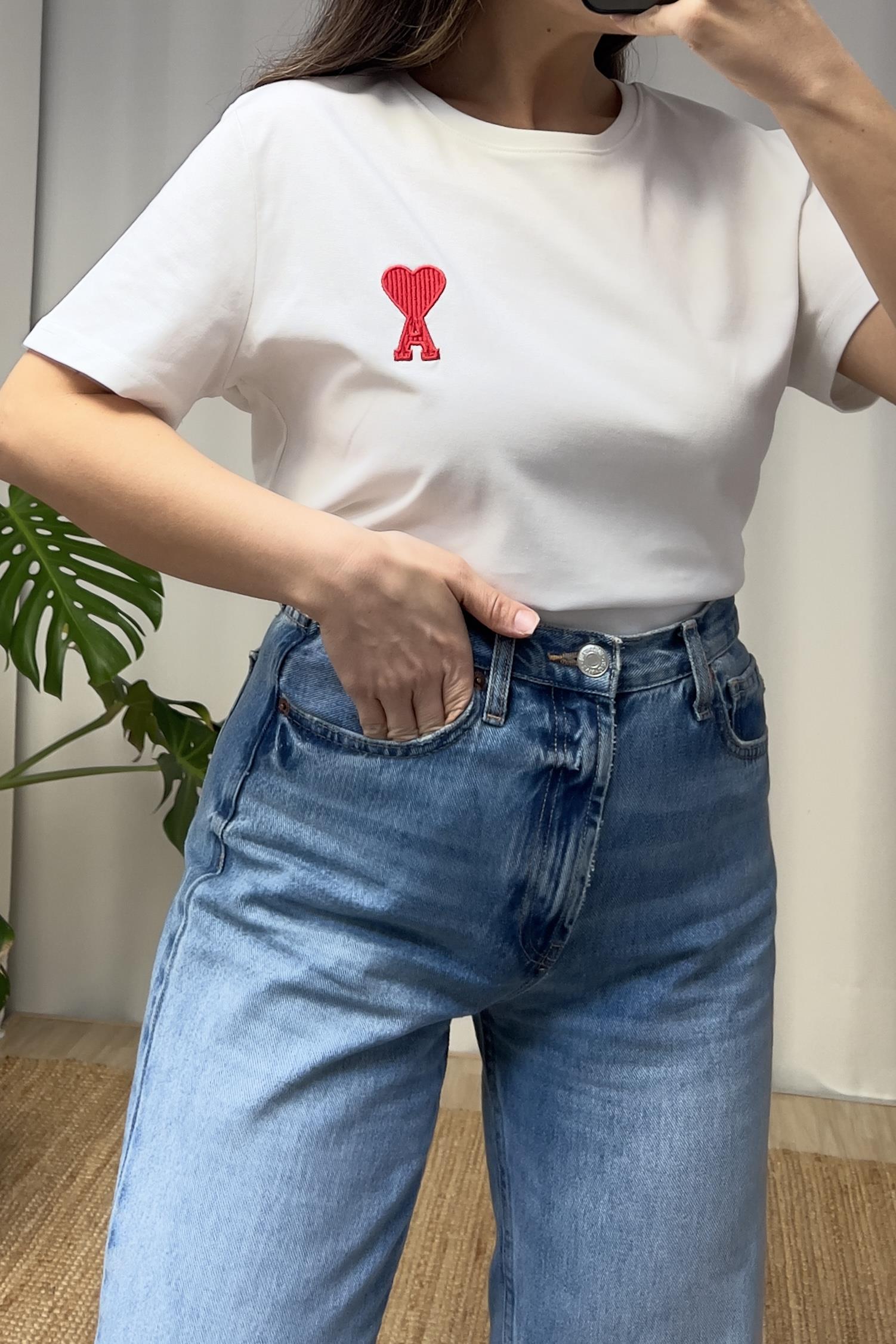 Beyaz Tok Dokulu Harf Nakışlı Tshirt uygun fiyatlarda www.butikhola.com adresinde