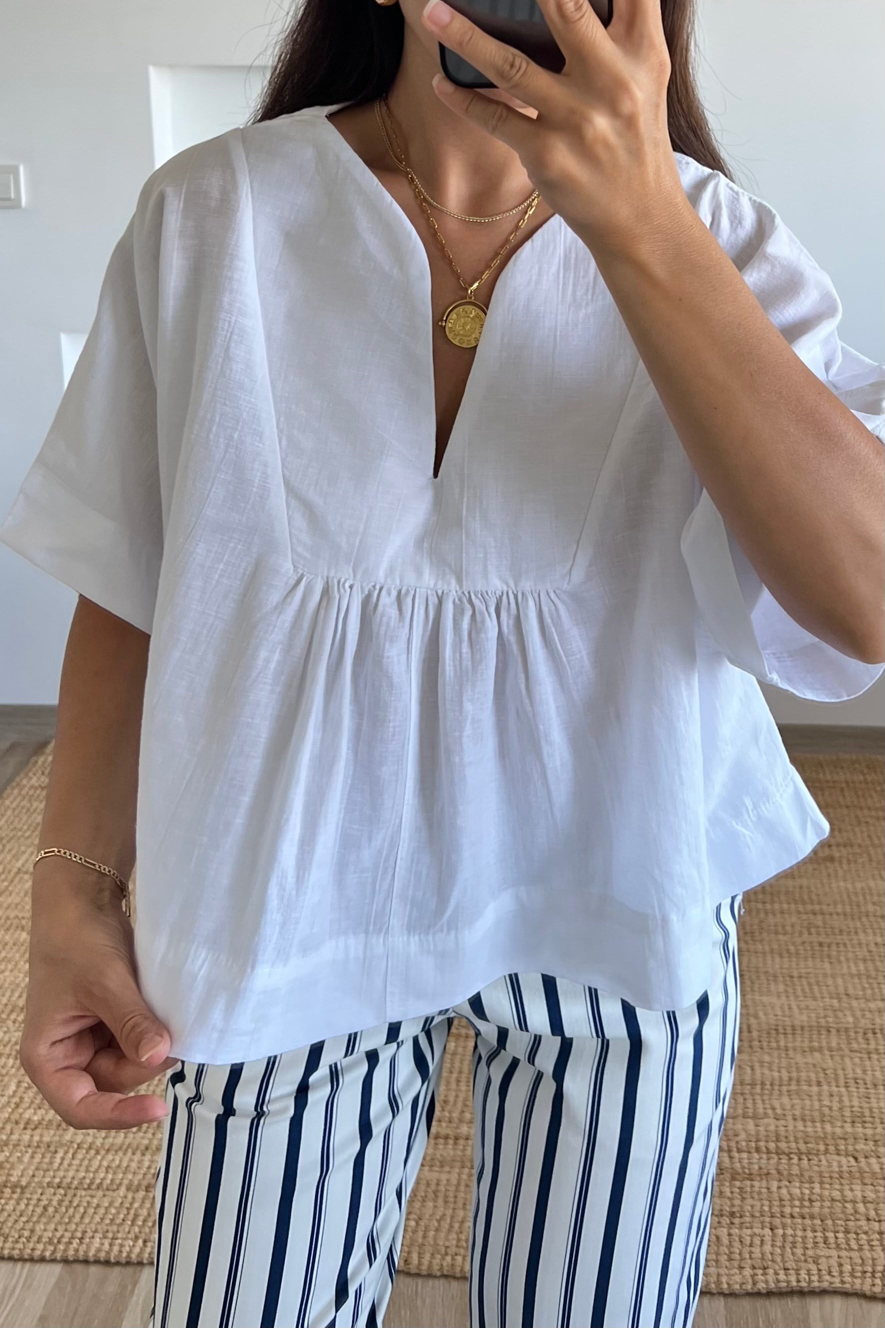 Beyaz V Yaka Oversize Keten Bluz uygun fiyatlarda www.butikhola.com adresinde