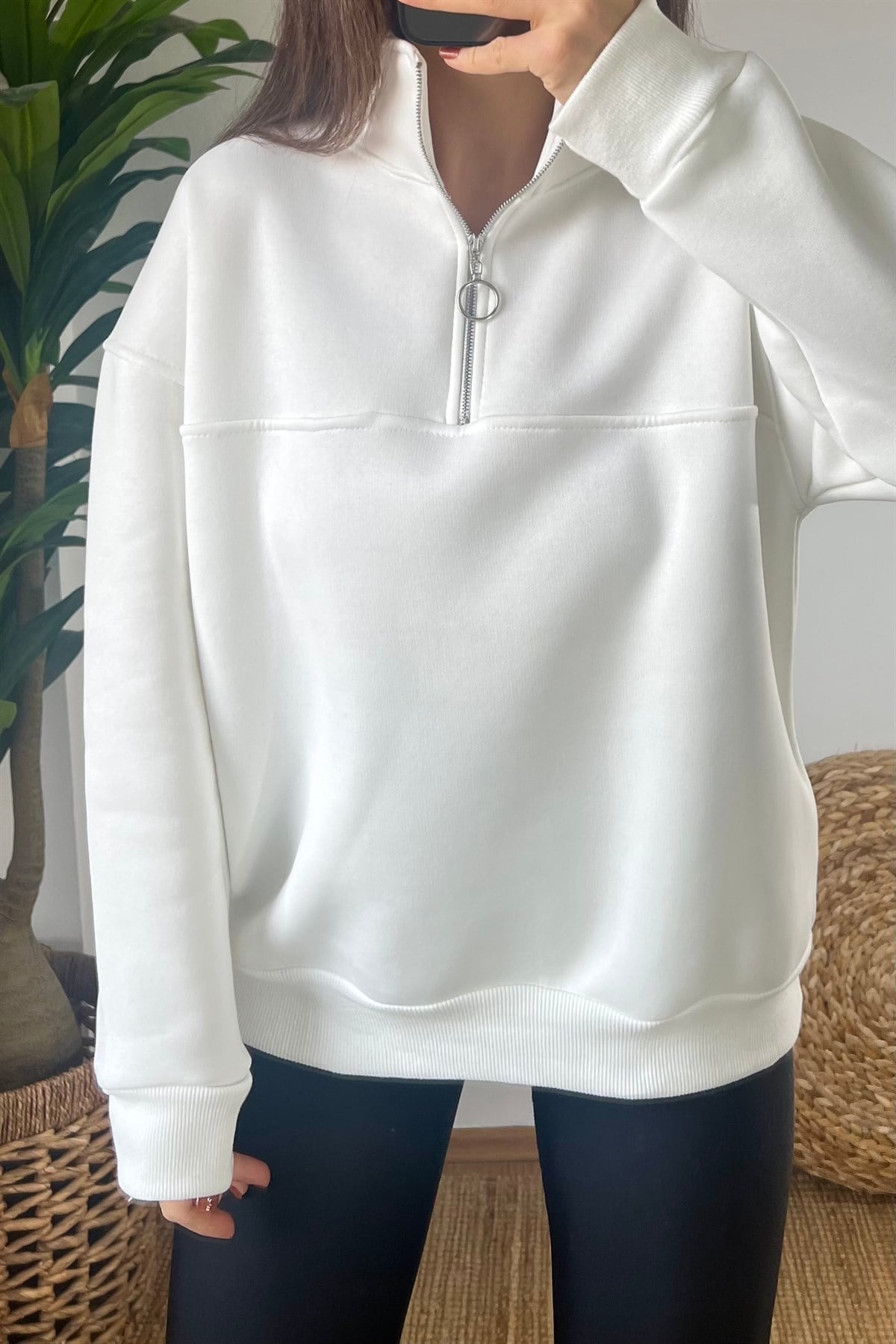 Beyaz Yakası Fermuarlı Sweatshirt uygun fiyatlarda www.butikhola.com adresinde