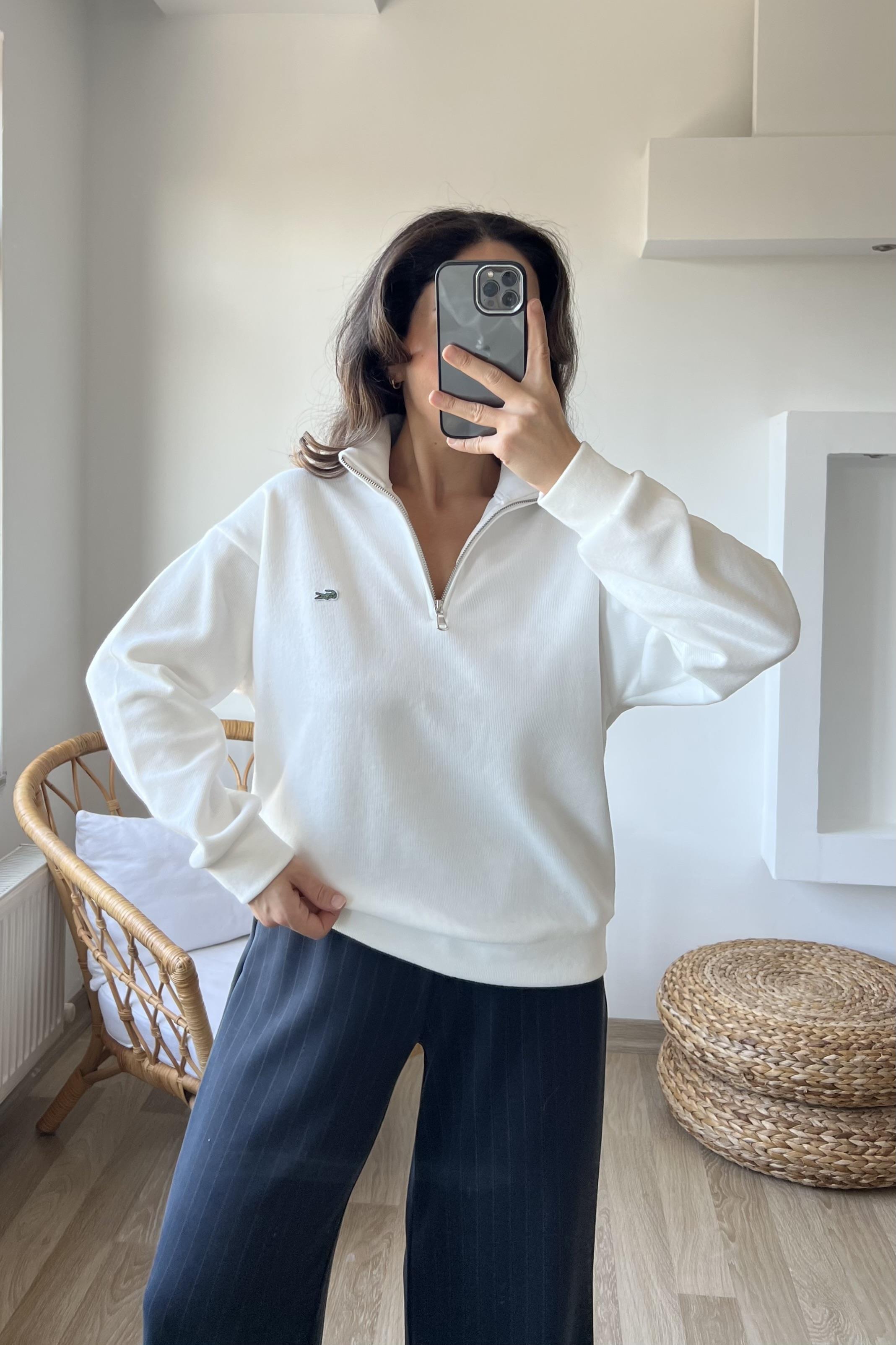 Beyaz Yumuşak Dokulu Yakası Fermuarlı Sweatshirt uygun fiyatlarda www.butikhola.com adresinde