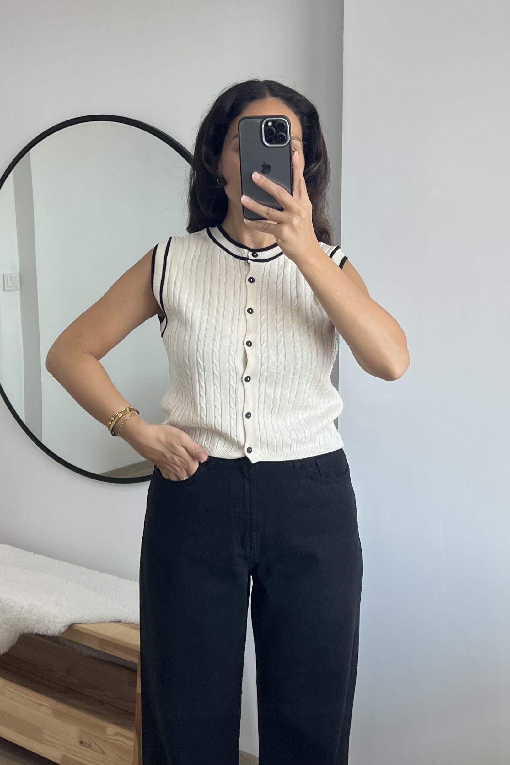 Biye Detaylı Triko Yelek uygun fiyatlarda www.butikhola.com adresinde