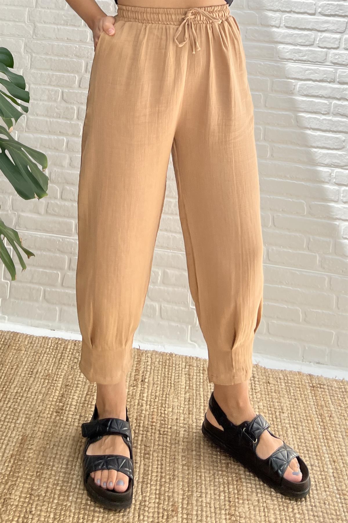 Camel Beli Lastikli Paçası Pileli Müslin Pantolon uygun fiyatlarda www.butikhola.com adresinde
