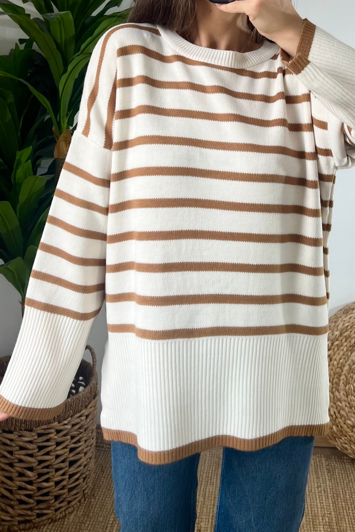 Camel Çizgili Yırtmaç Detaylı Kazak uygun fiyatlarda www.butikhola.com adresinde