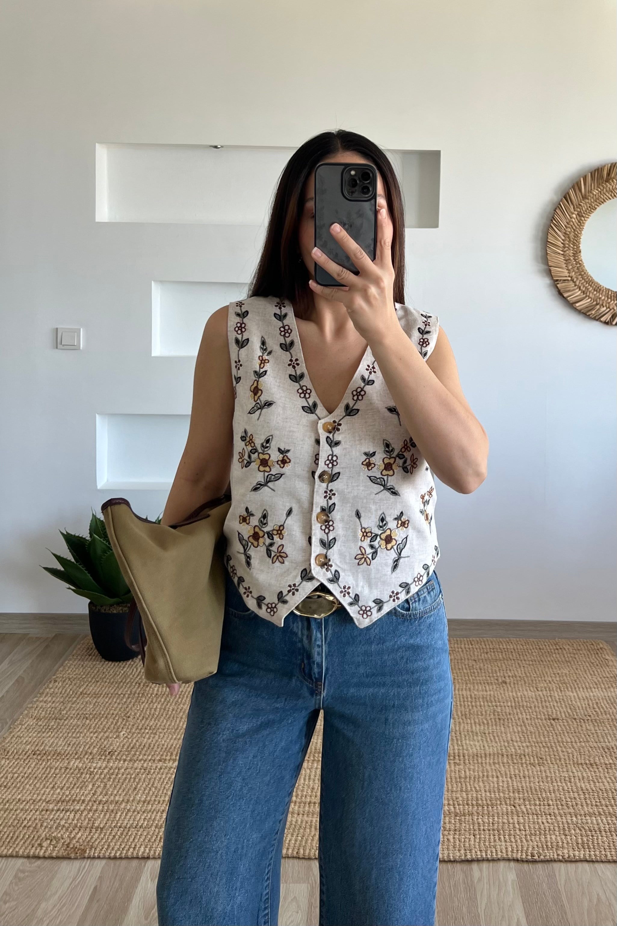 Çiçek Nakışlı Vintage Yelek uygun fiyatlarda www.butikhola.com adresinde