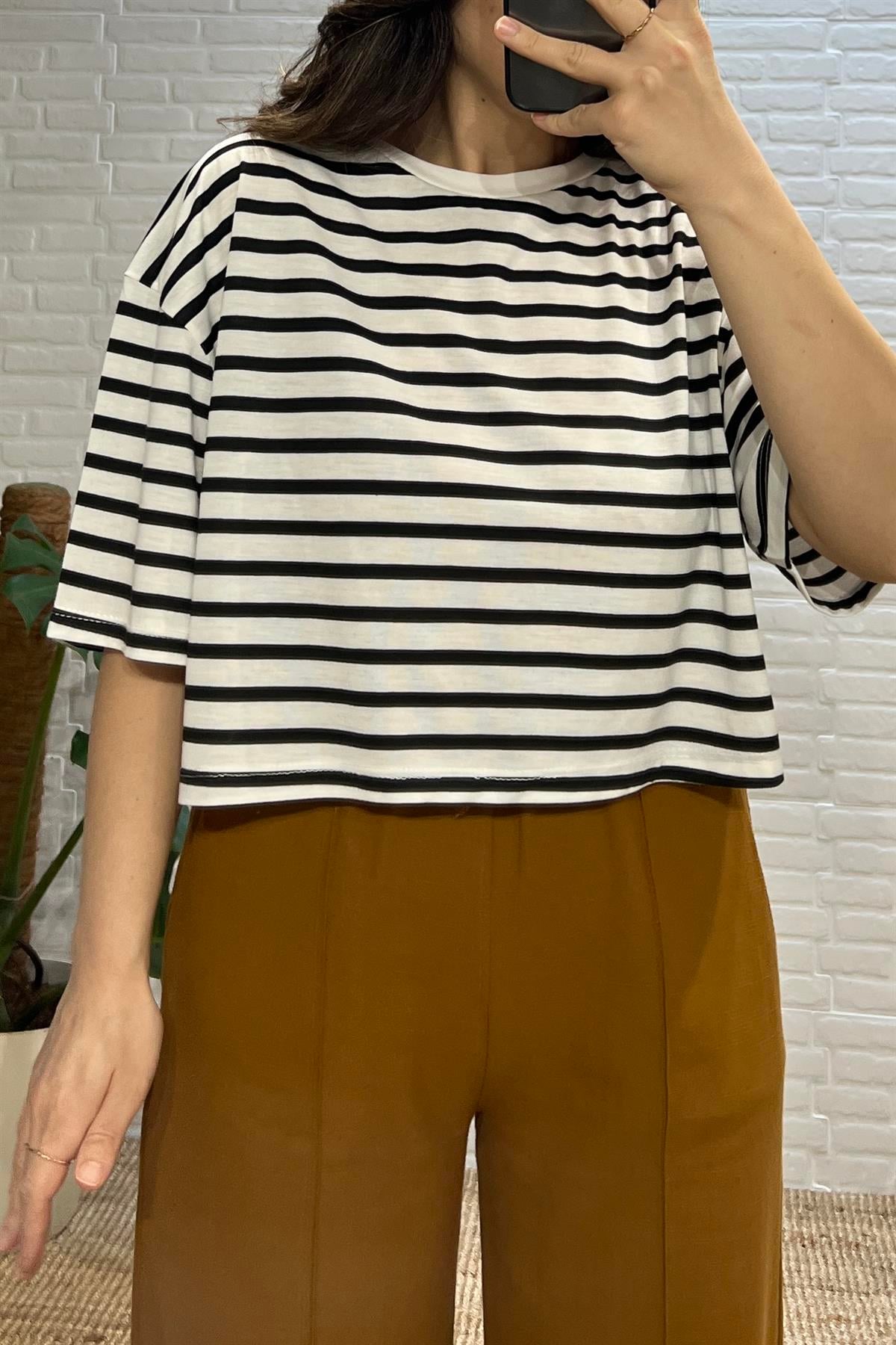 Çizgili Crop Tshirt uygun fiyatlarda www.butikhola.com adresinde